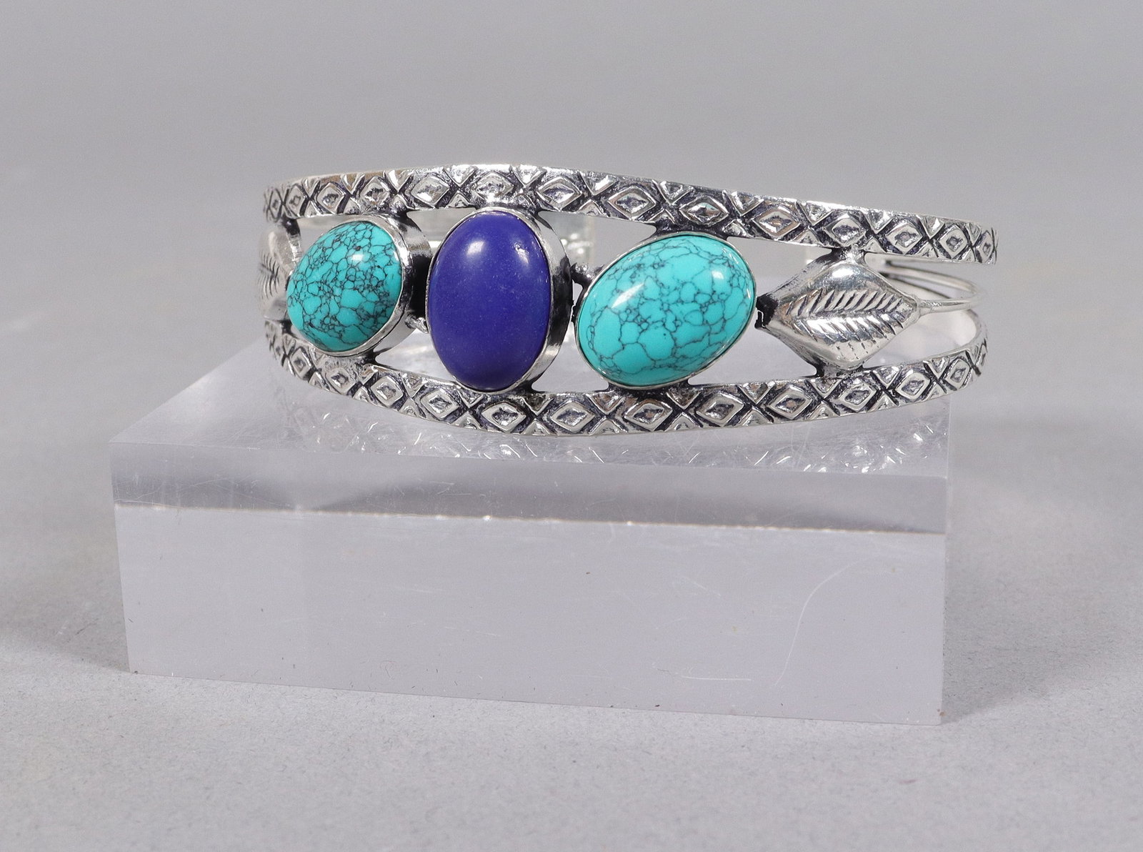 Estate fine bracelet: Estate fine bracelet.