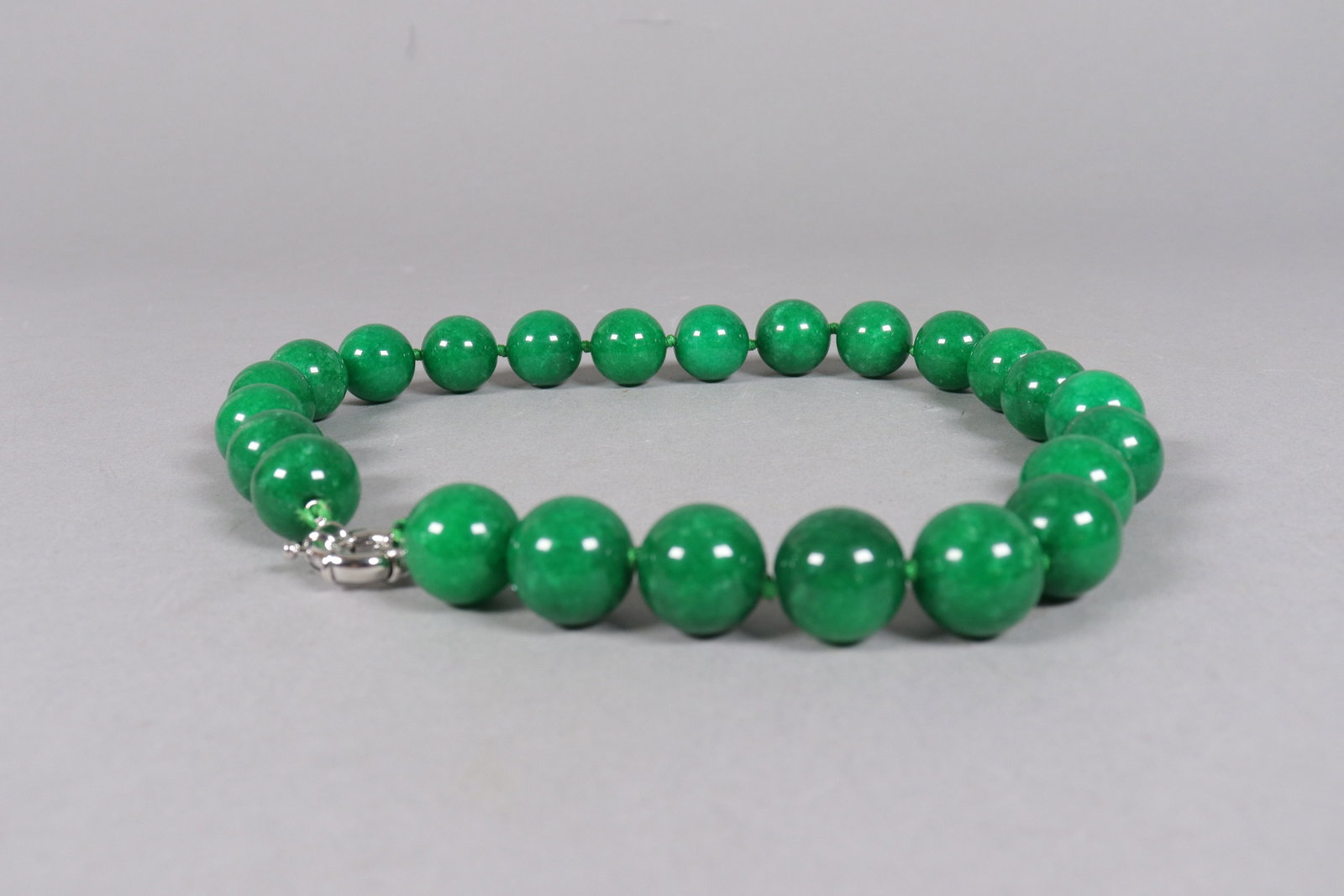 Lots apple green beaded items - 3