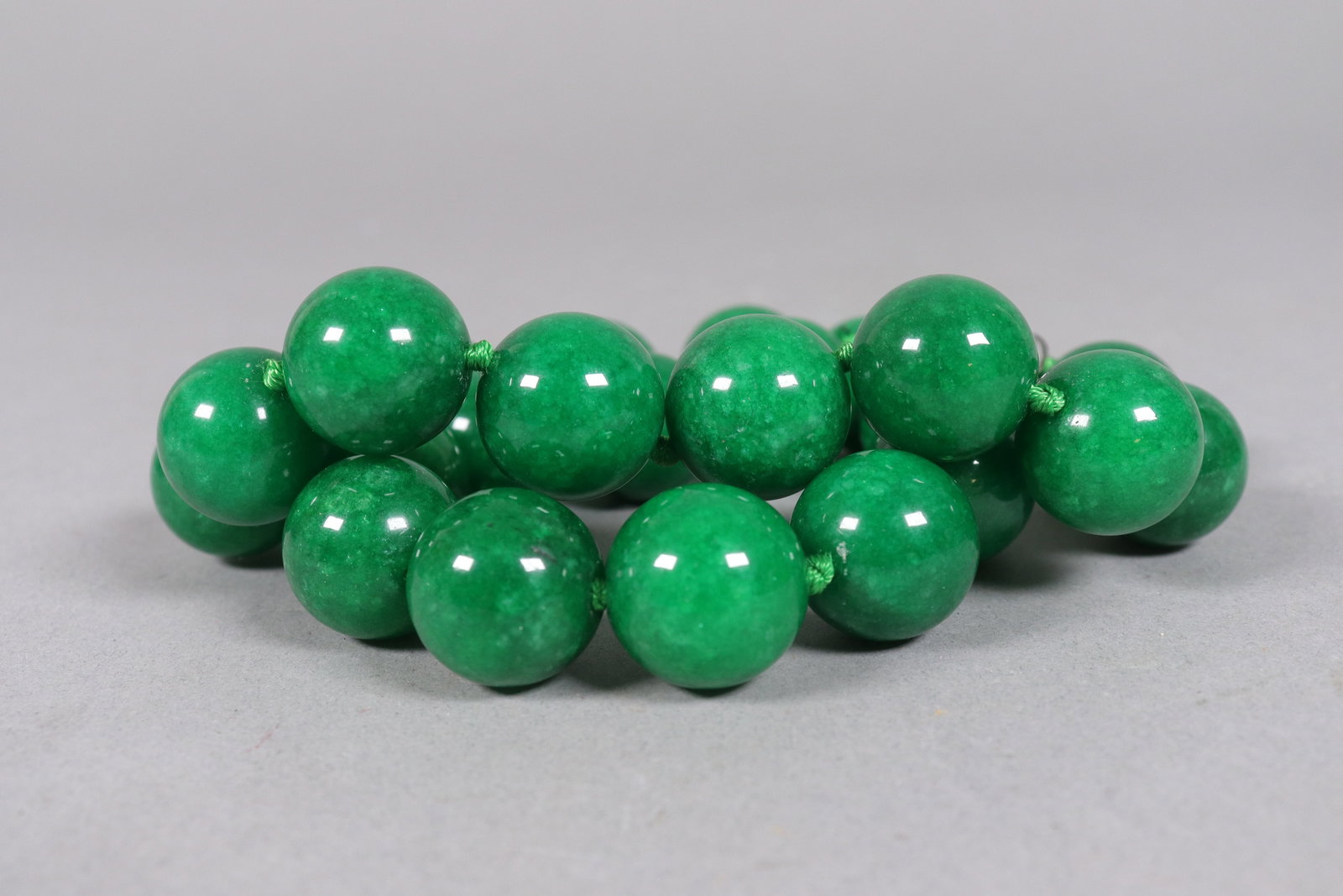 Lots apple green beaded items - 5
