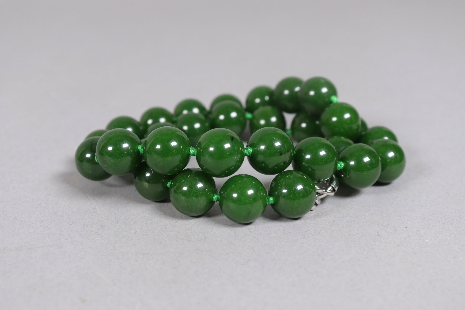 Lots apple green beaded items - 6