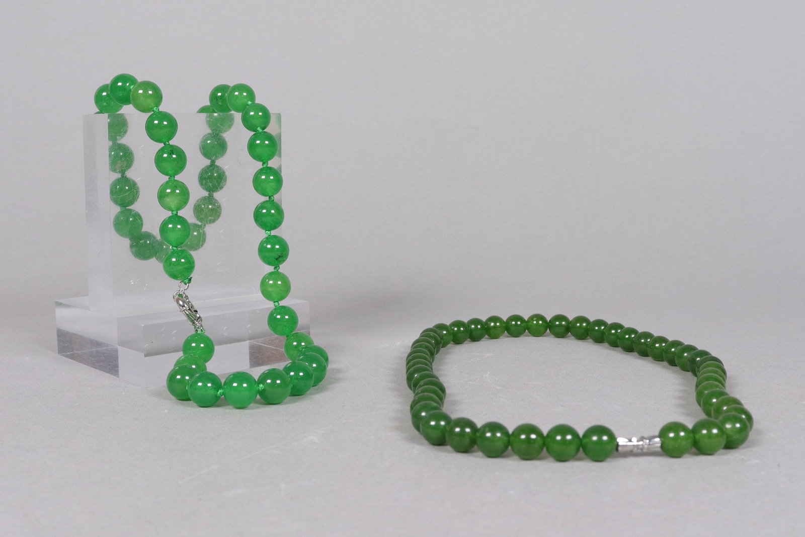 Lots fine beaded necklaces: Lots fine beaded necklaces.