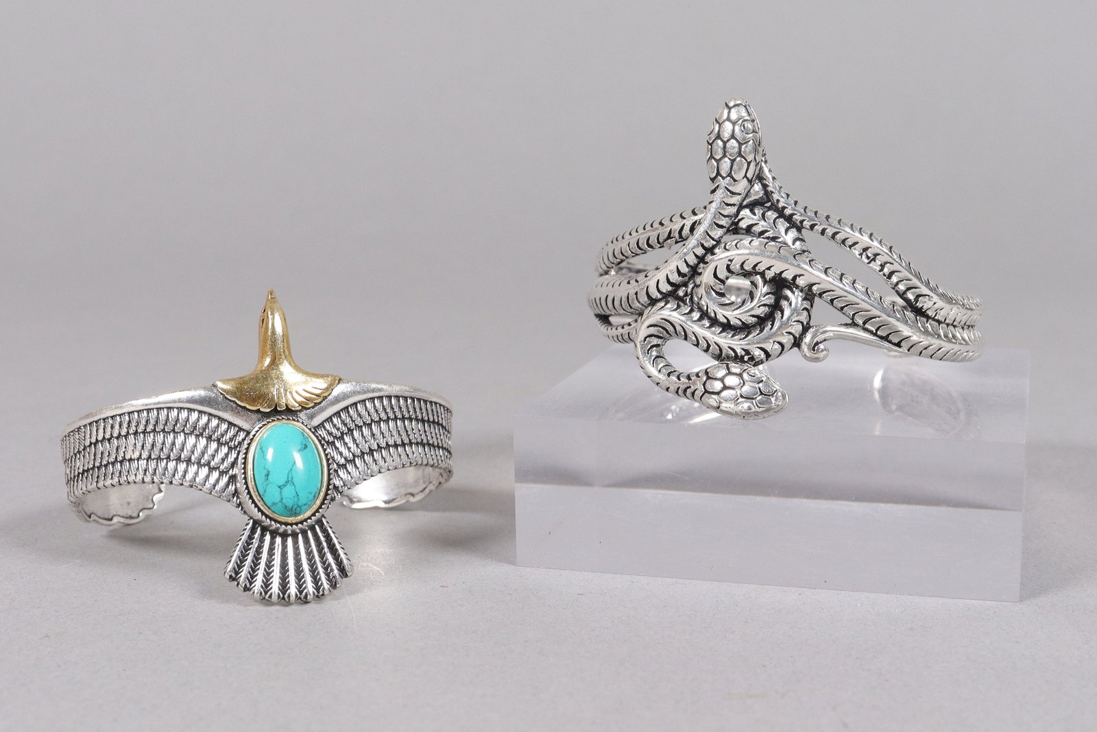 Lots estate fine bracelets: Lots estate fine bracelets.