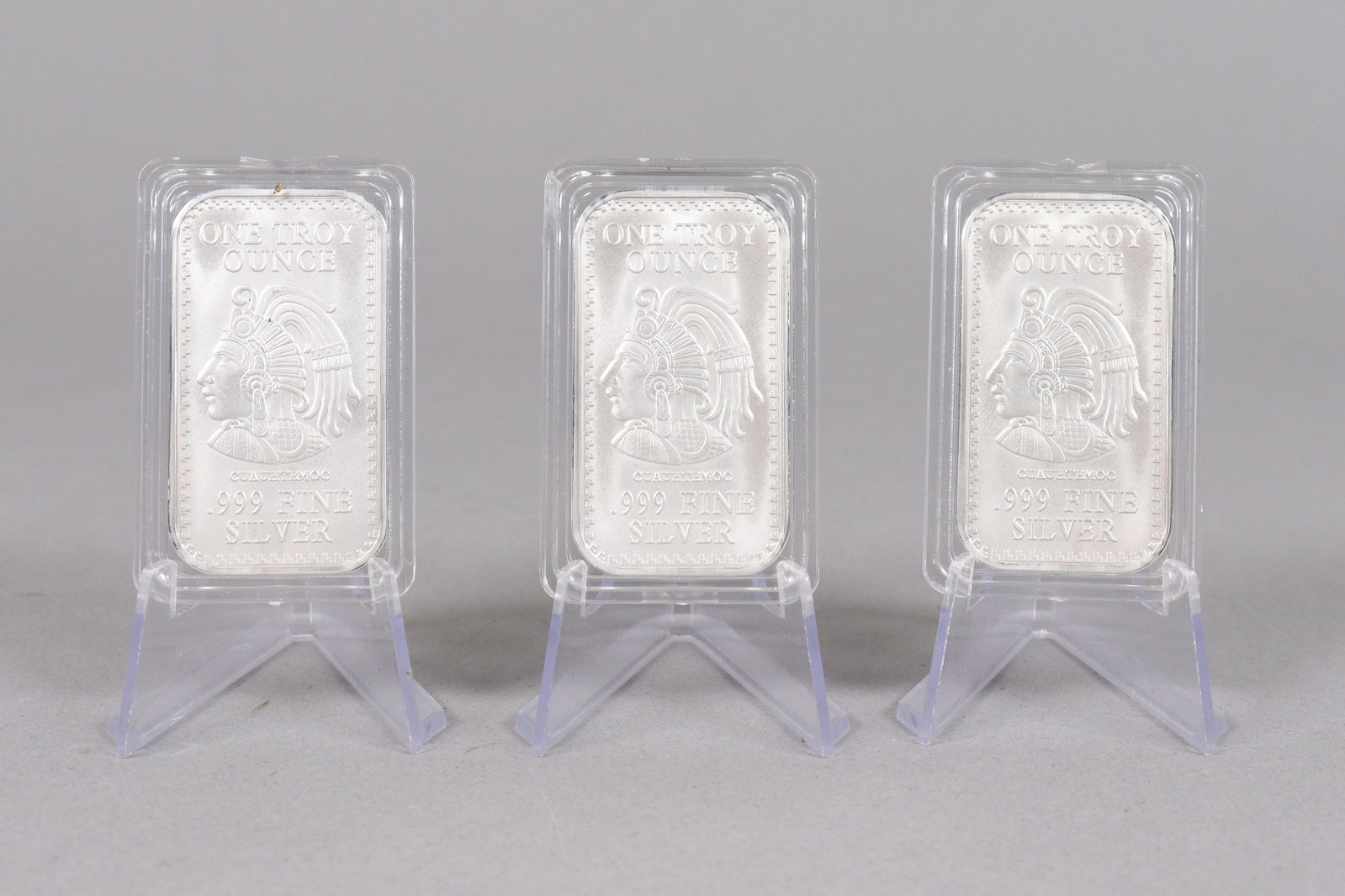 Lots ingots ungraded: Lots ingots ungraded. We do not guarantee its material, engraving, caving, markings or age. All sales are final, no return. Please contact us before bidding if you have any question.