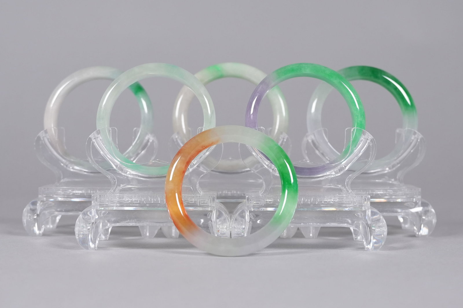Lots Chinese fine bangles: Lots Chinese fine bangles.