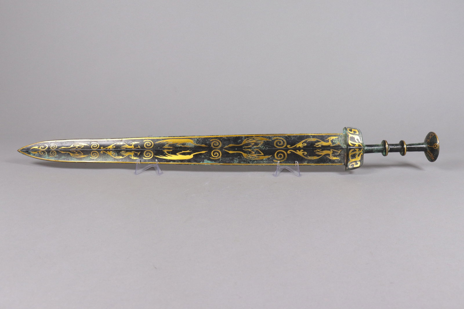Chinese gilted bonrze heavy sword (1 of 6)