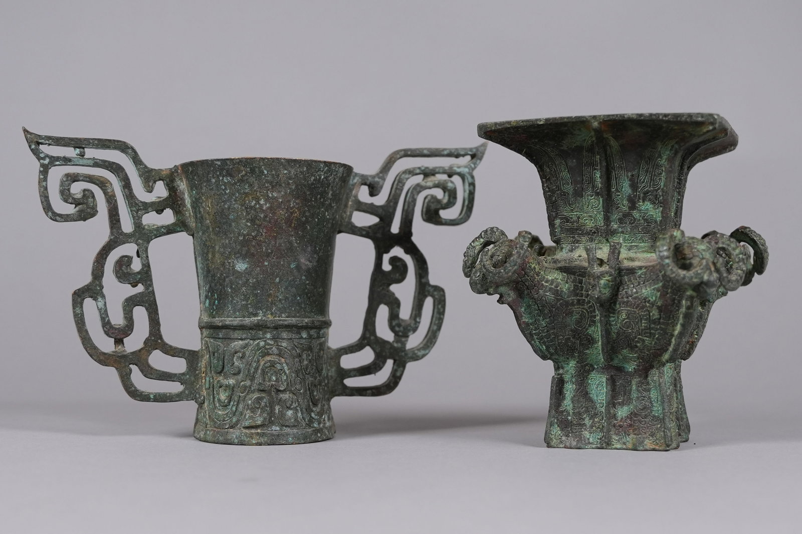 2 Chinese bronze vessels (1 of 7)