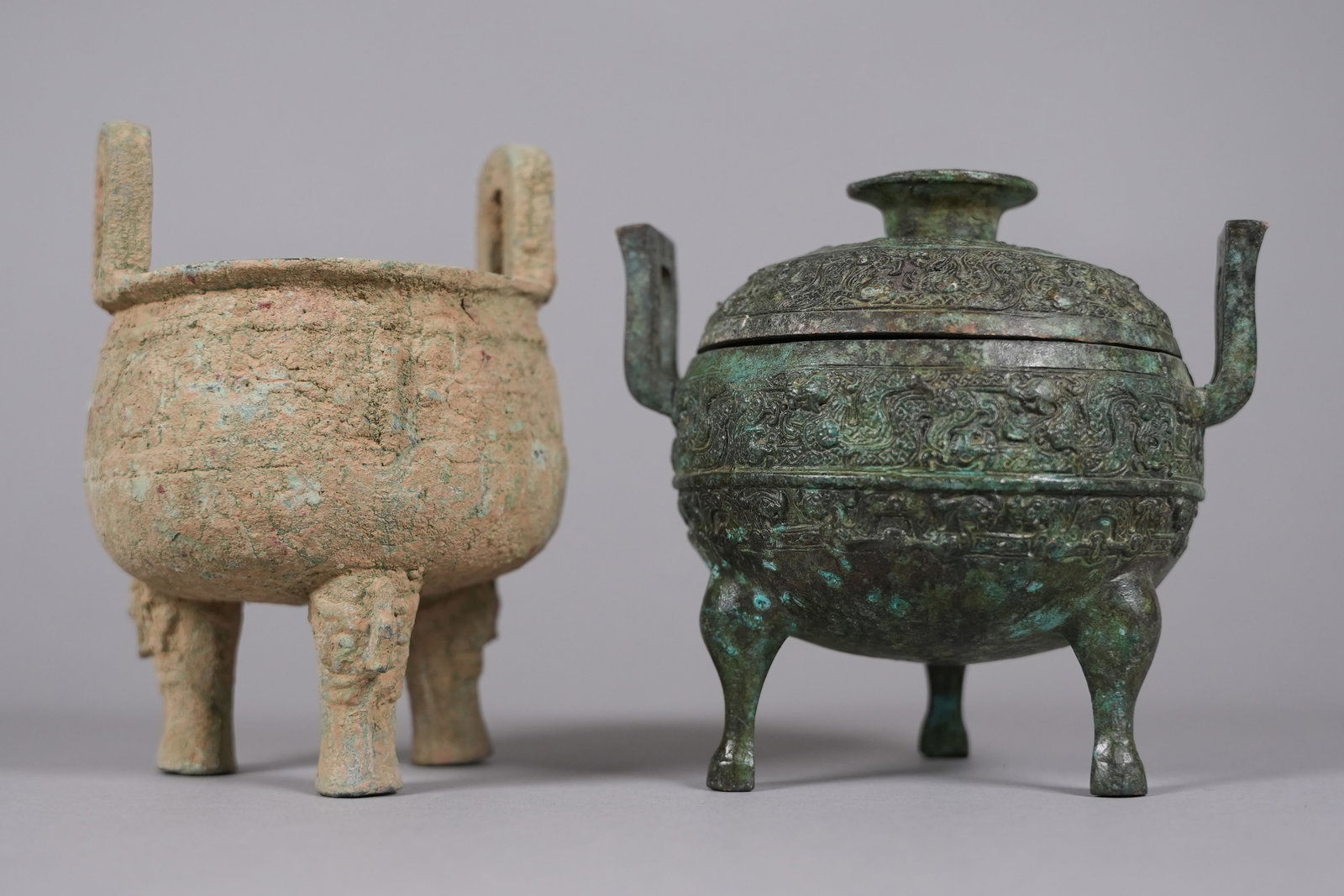 2 Chinese bronze vessels (1 of 7)