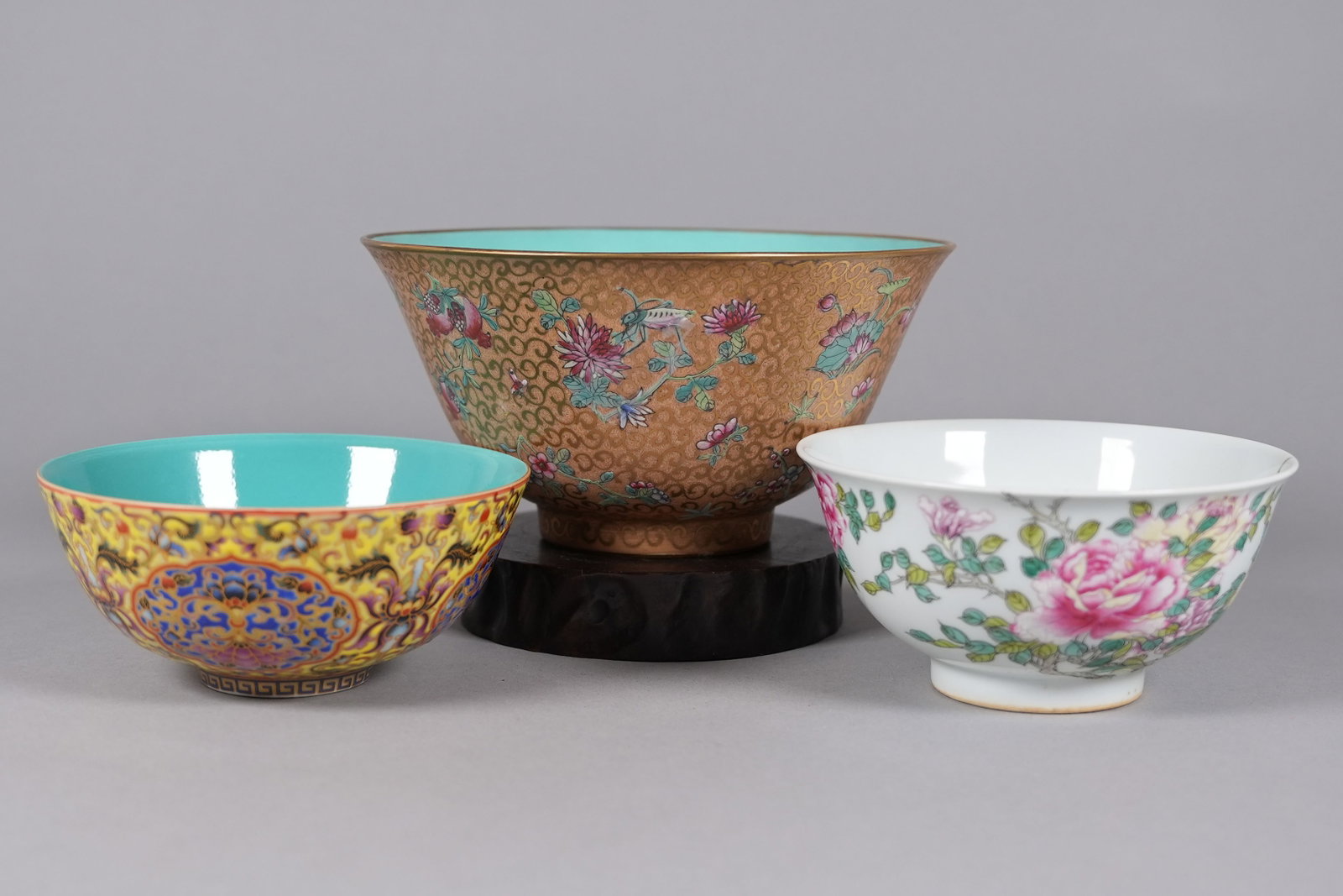 Lots Chinese fine bowls: Lots Chinese fine bowls, largest H: 4" x W: 8."