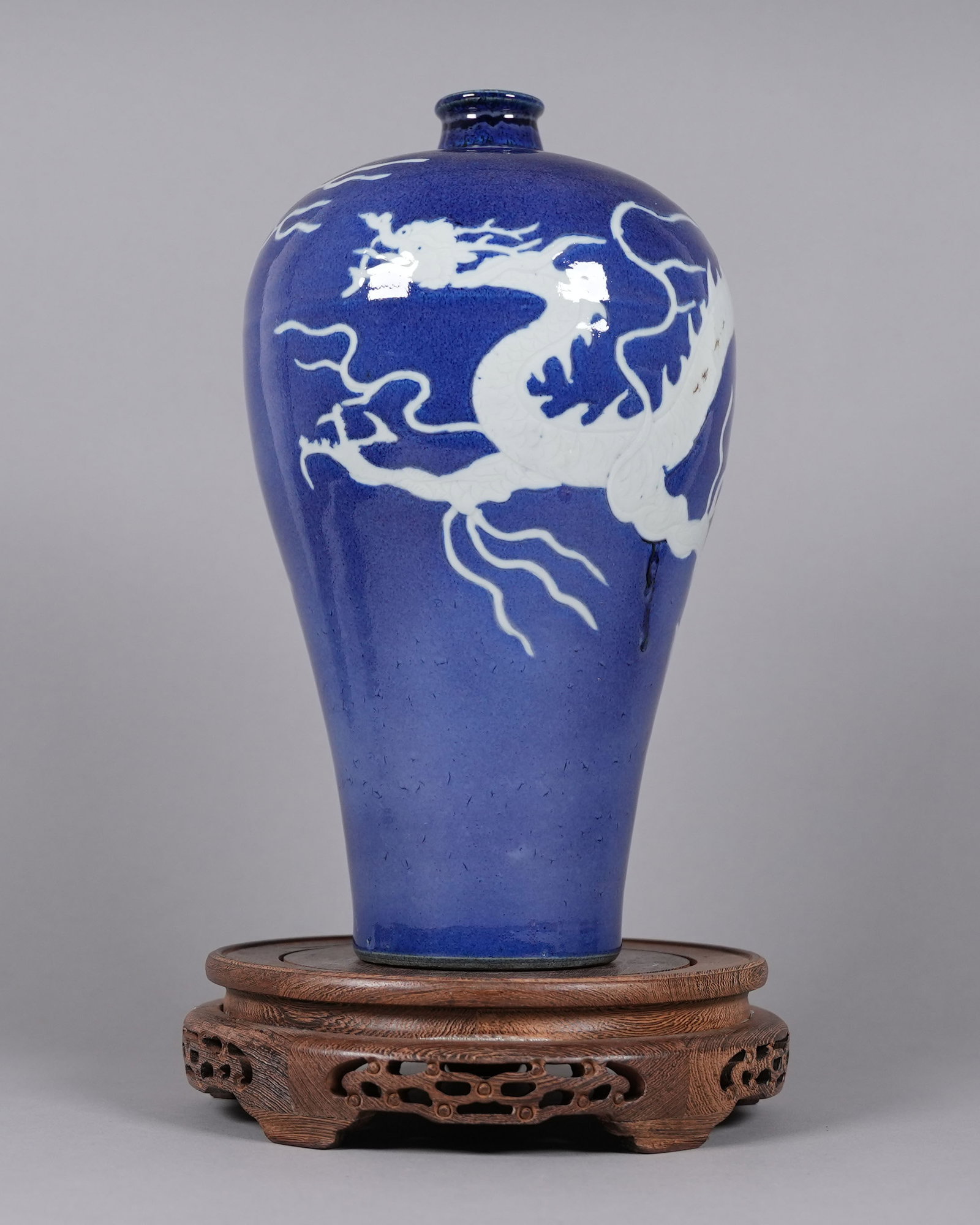 Chinese tall b/w dragon vase: Chinese tall blue and white dragon vase. H: 13" x W: 8."