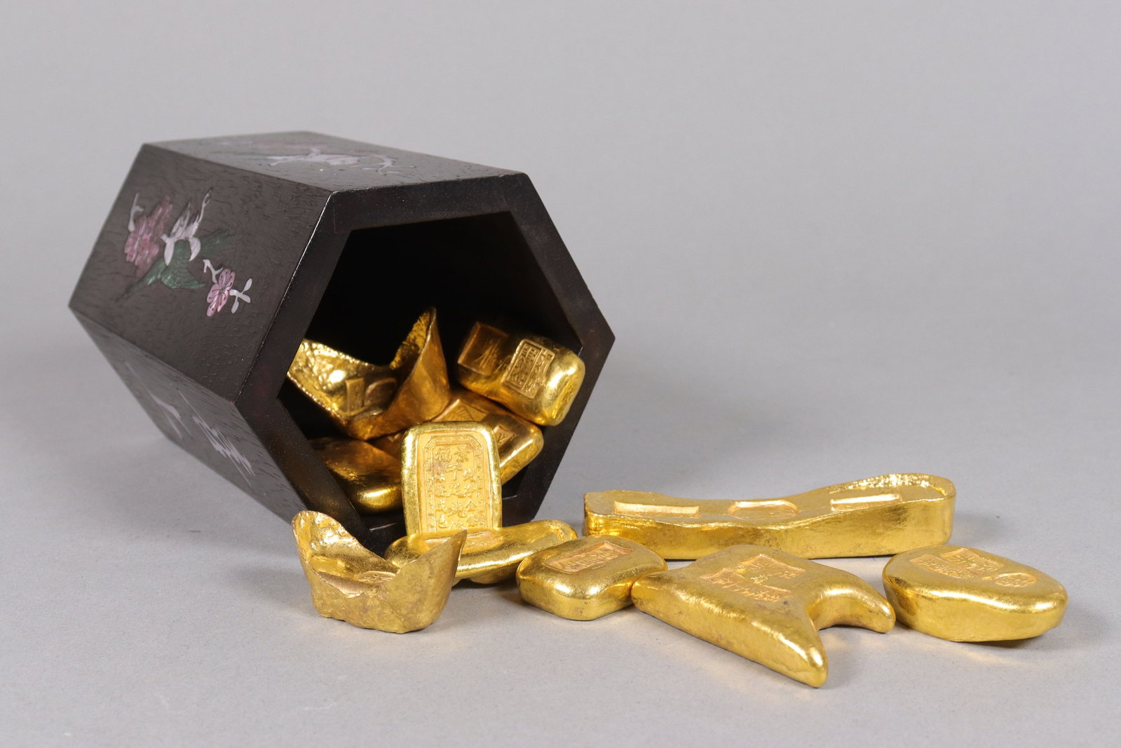 Lots Chinese ingots ungraded: Lots Chinese ingots ungraded, we do not guarantee its grading, age, material, engraving and carvings. Condition selling it as is. All sales are final, no return.