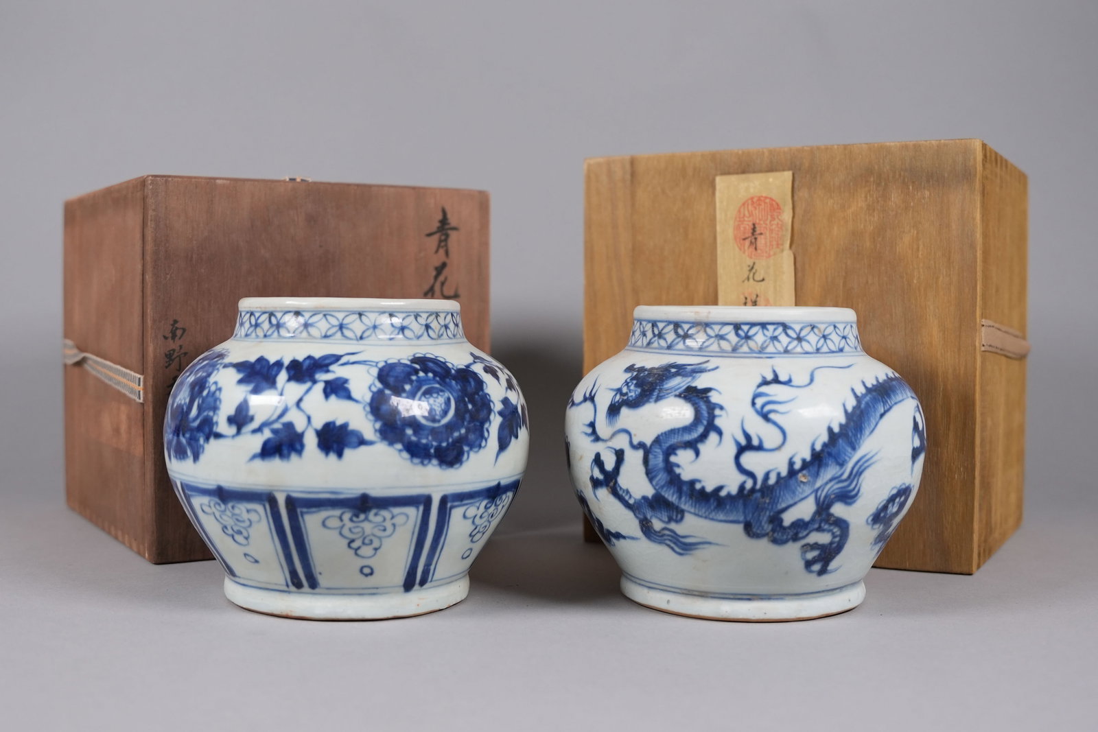 2 Chinese b/w jar with wooden box: 2 Chinese b/w jar with wooden box. Largest H: 5.5" x W: 6.5."