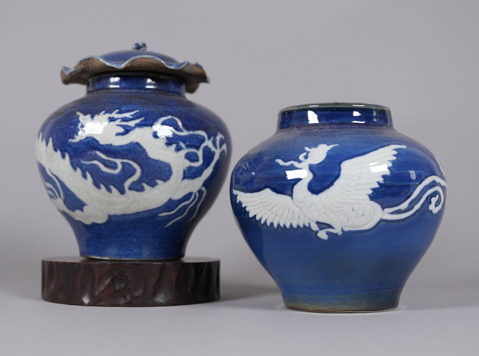 2 Chinese fine jars: 2 Chinese fine jars, largest H: 6.4" x W: 5.7."