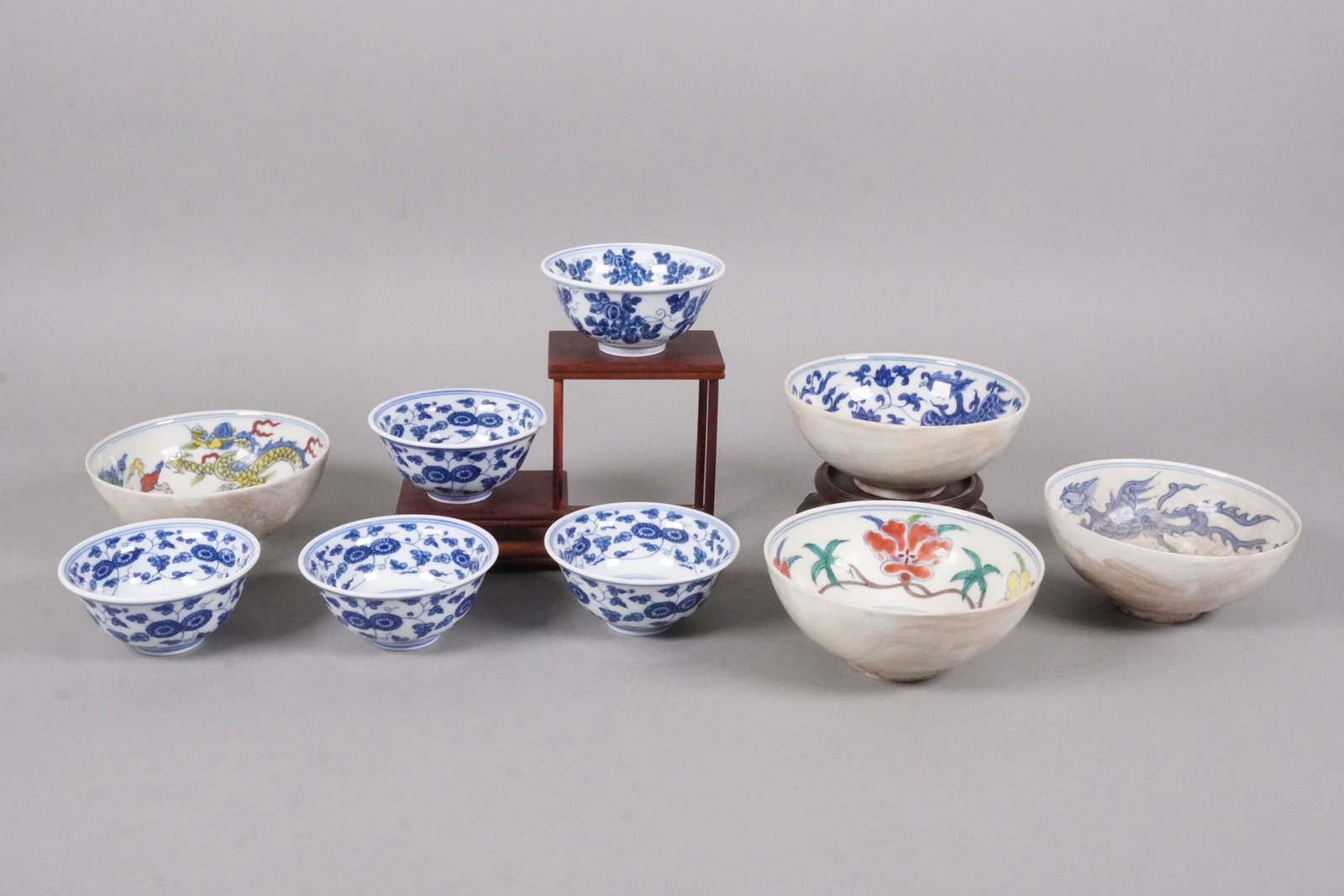 Lots Chinese fine bowls: Lots Chinese fine bowls, largest H: 2" x W: 4.75."