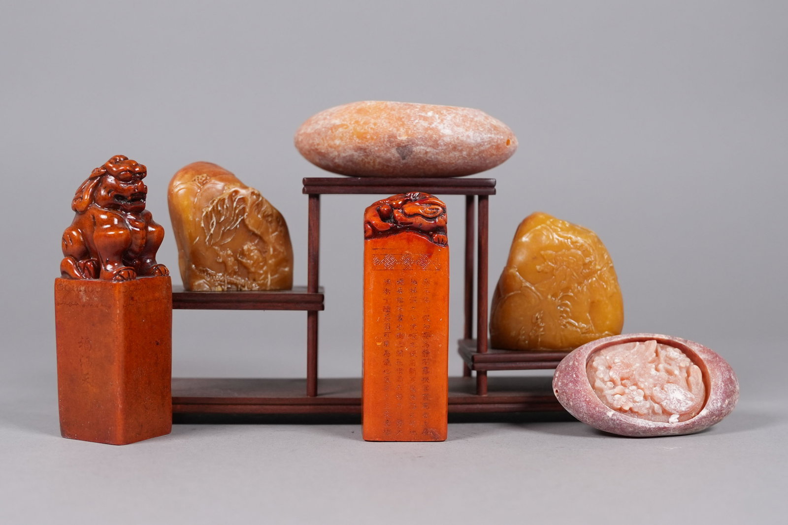 Lots Chinese fine carvings: Lots Chinese fine carvings.