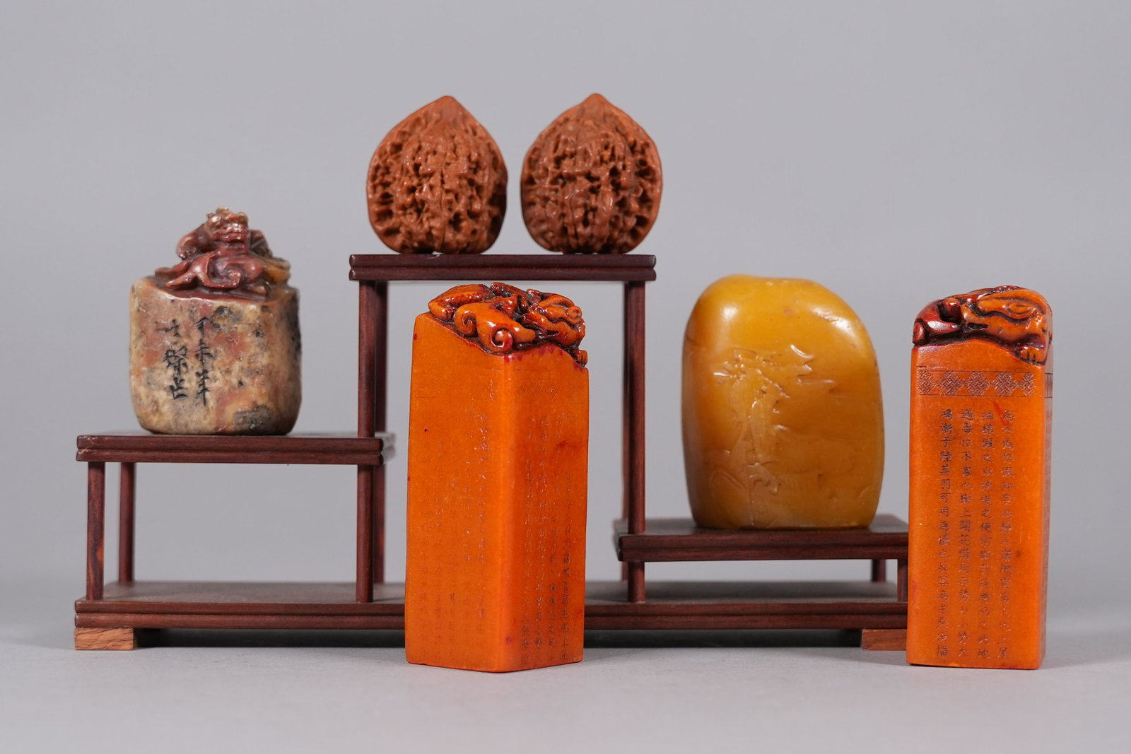 Lots Chinese fine carvings: Lots Chinese fine carvings.