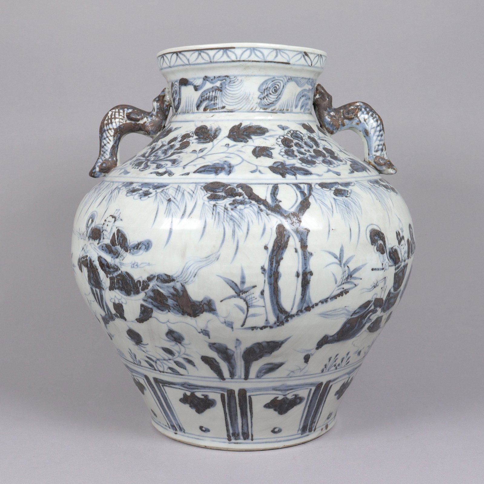 Chinese fine massive jar: Chinese fine massive blue and white jar. H: 14.5" x W: 12.5."