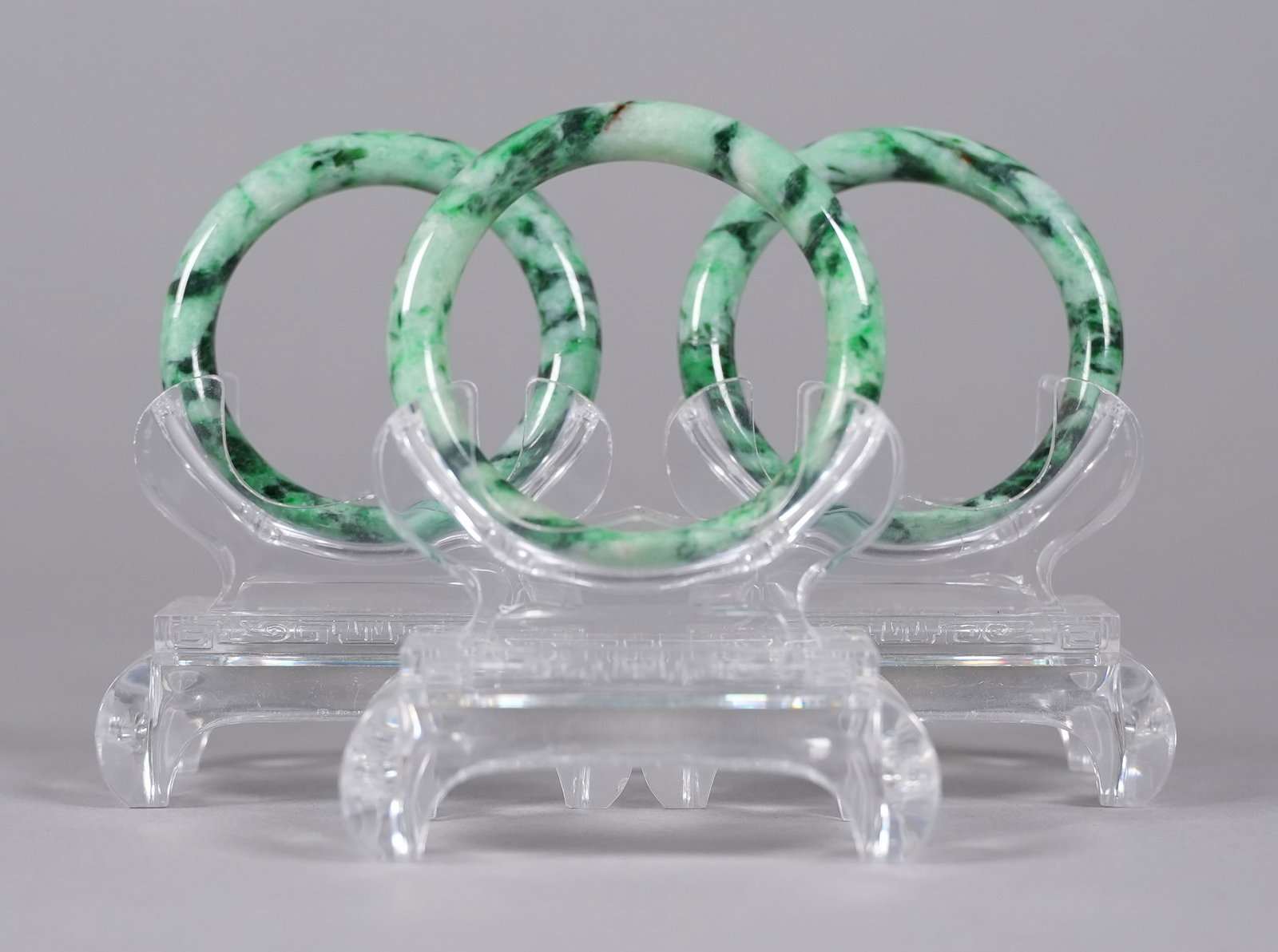 Lots Chinese fine bangles: Lots Chinese fine bangles.