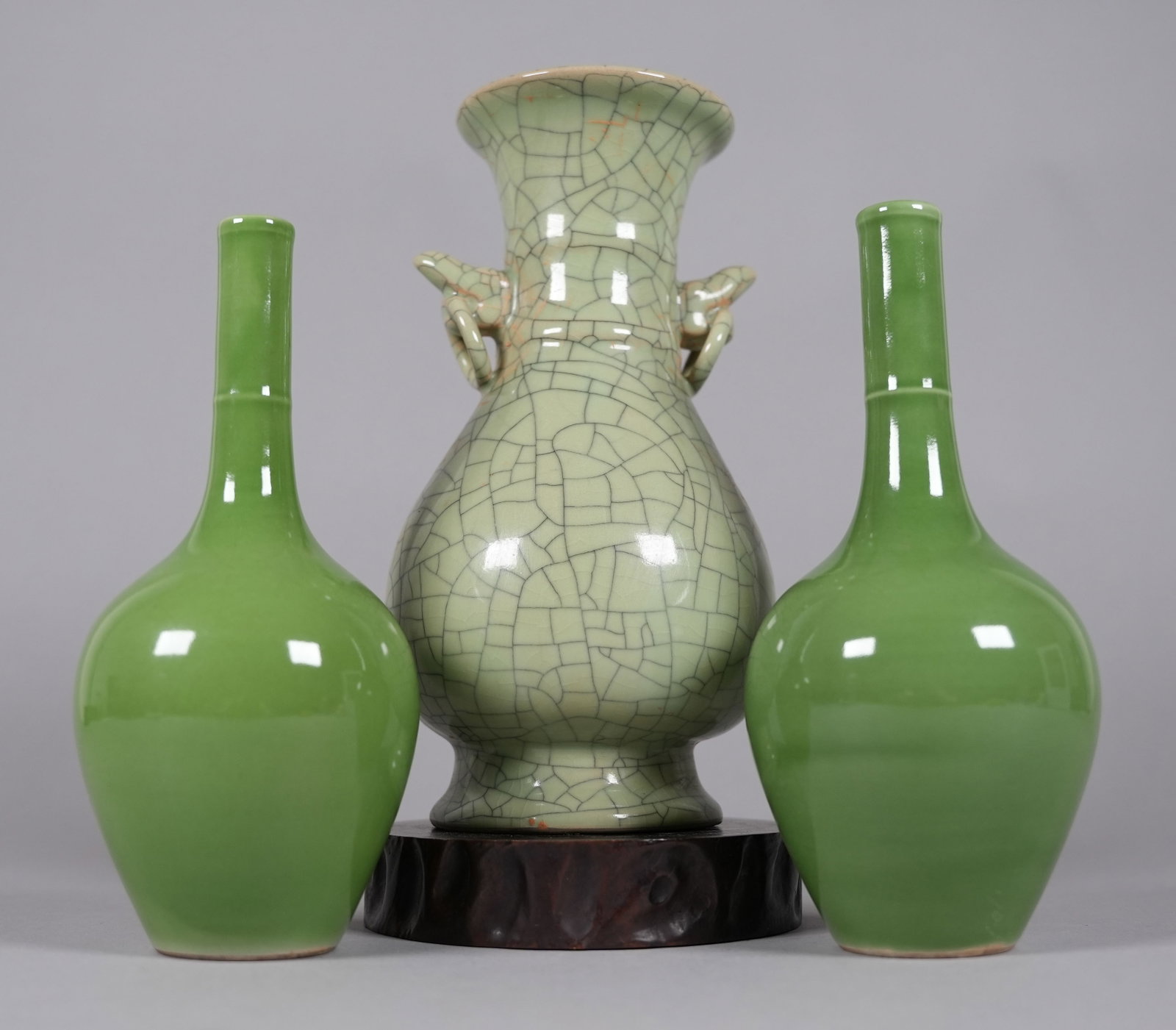 3 Chinese fine vase: 3 Chinese fine vase. Largest H: 9" x W: 4.8."