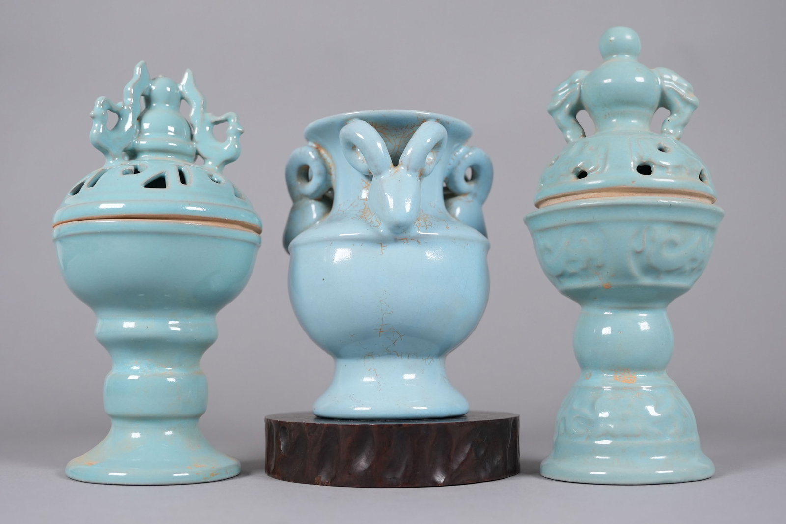 3 Chinese fine vase: 3 Chinese fine vase, largest H: 8.5" x WL: 4.5."