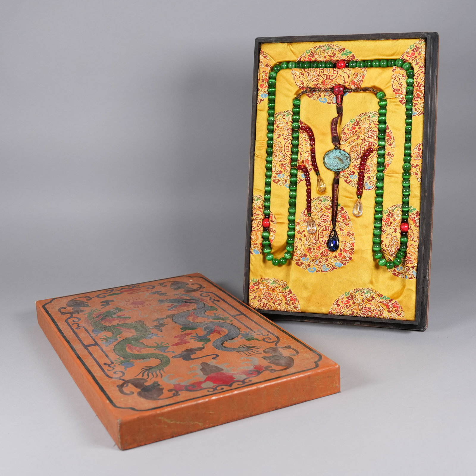 Chinese fine beaded necklace with box: Chinese fine and long beaded necklace, with wooden box.