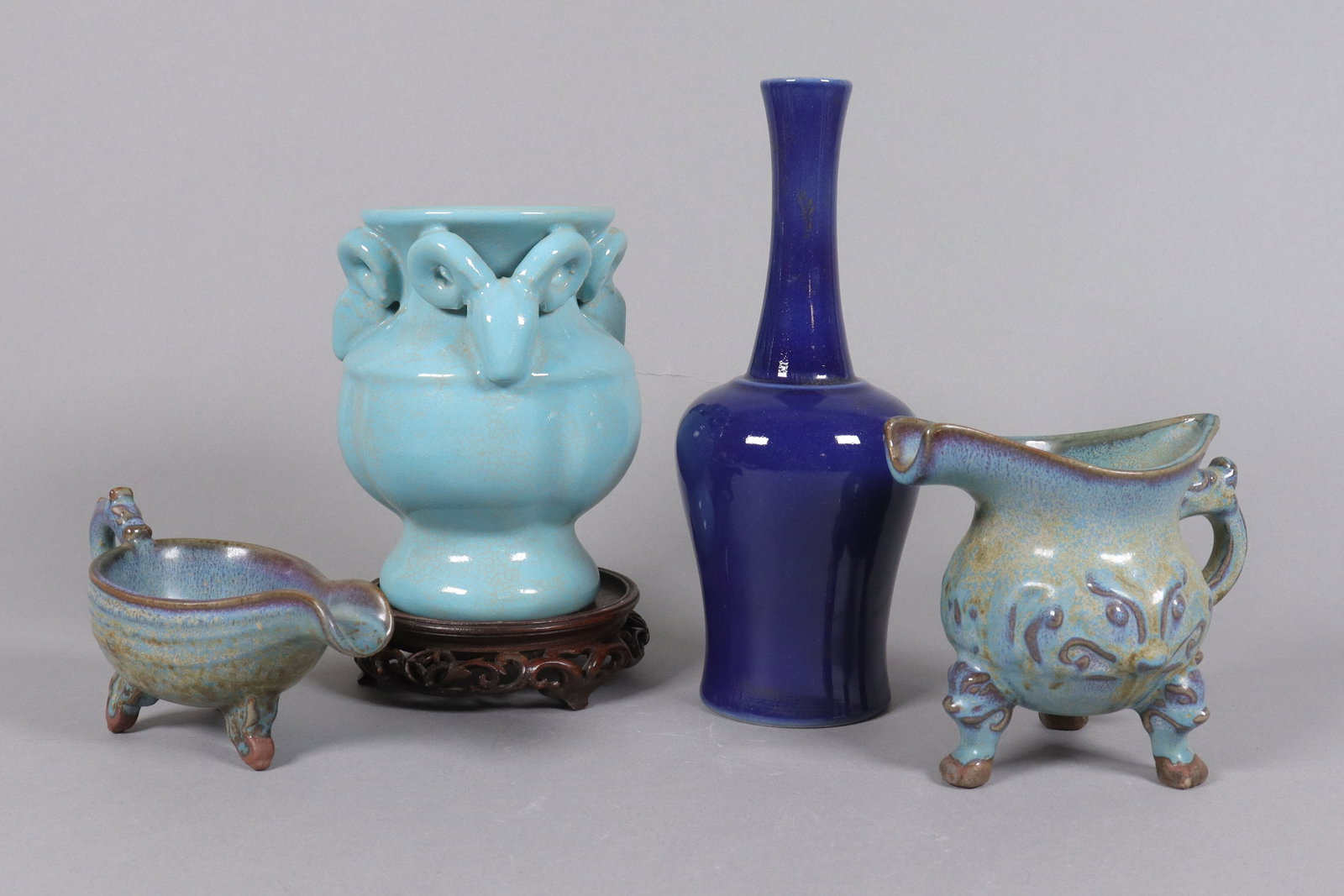 Lots Chinese fine vase: Lots Chinese fine vase, largest H: 6.25" x W: 5."