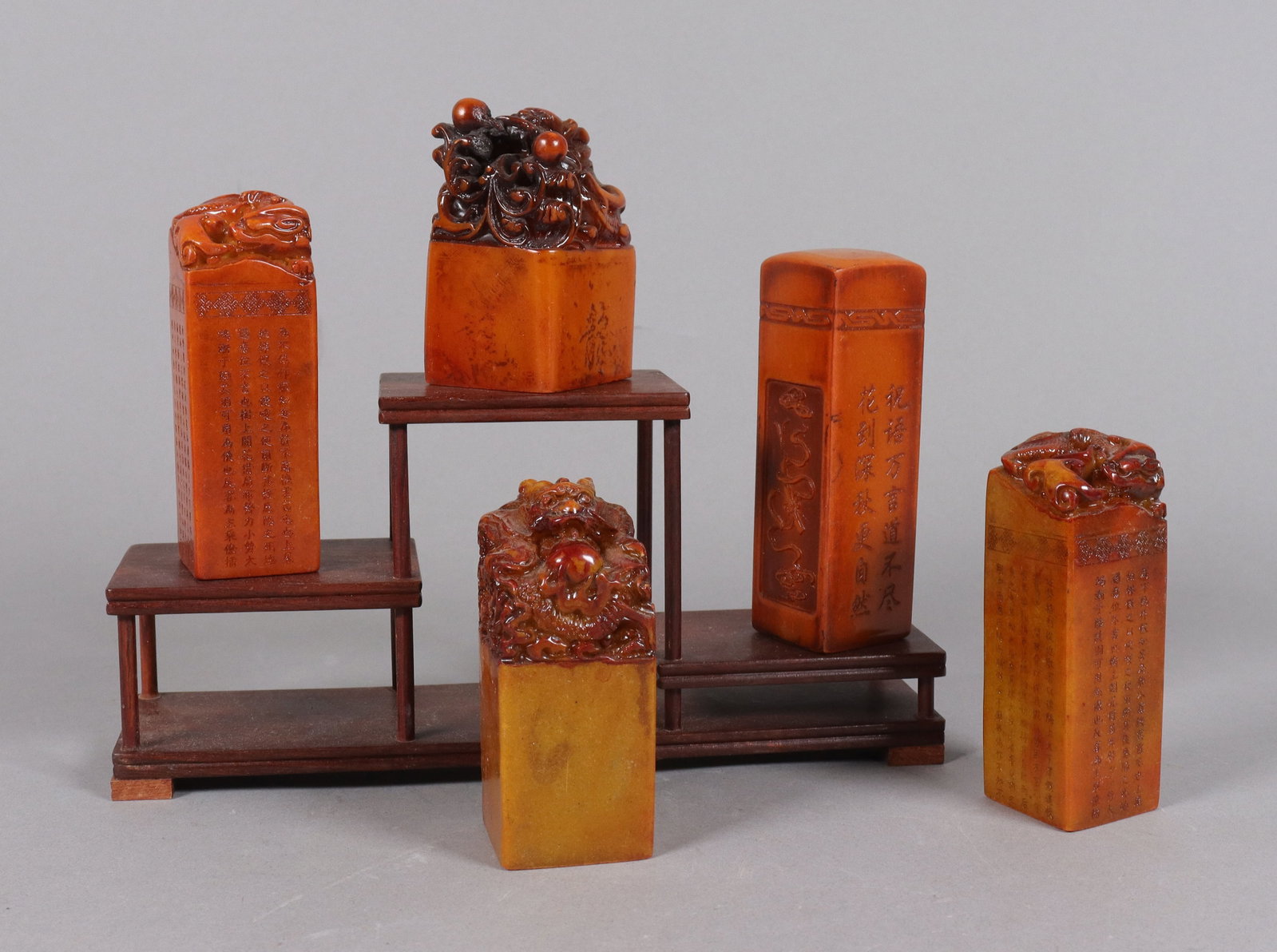 Lots Chinese fine carvings: Lots Chinese fine carvings.