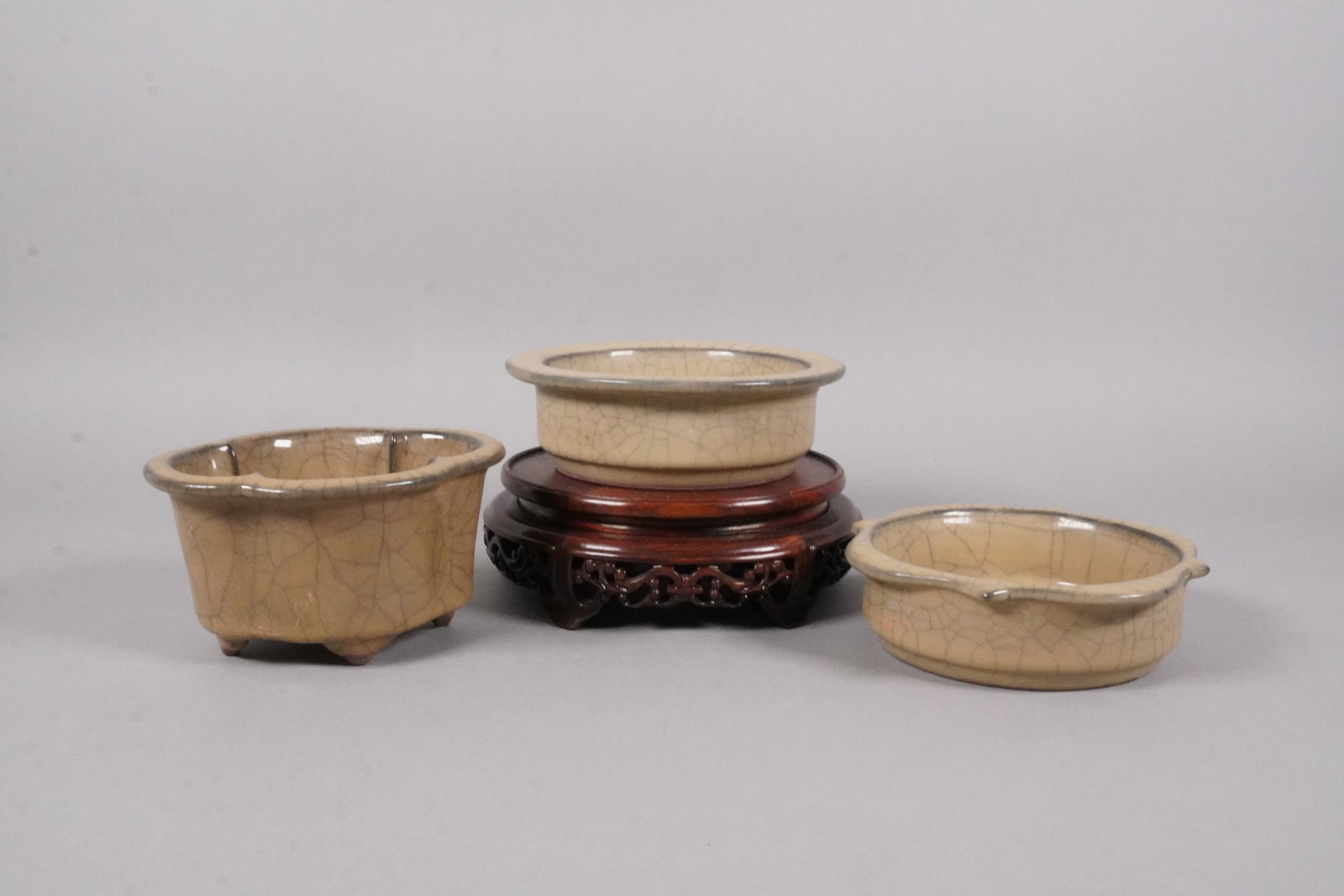 3 Chinese crackled washer: 3 Chinese fine crackled washer. Largest H: 3.1" x W: 5.7."
