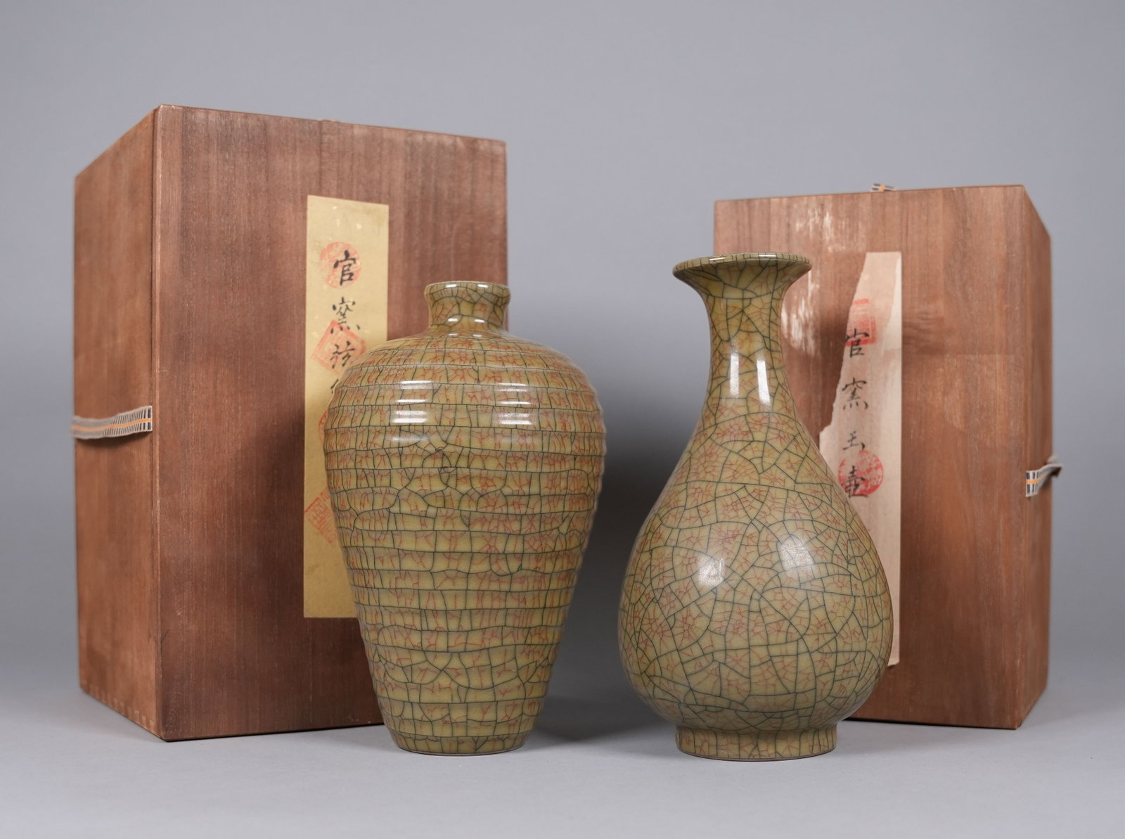 2 Chinese crackled vase with wooden box: 2 Chinese crackled vase with wooden box. Largest H: 9.1" x W: 5.3."