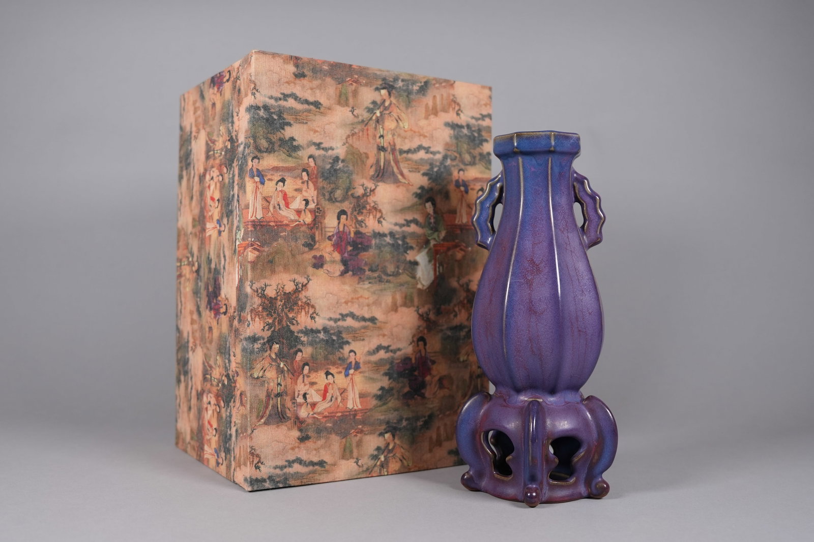 Chinese purple vase with fitted box: Chinese fine purple vase with fitted box. H: 12.1" x W: 5.3."