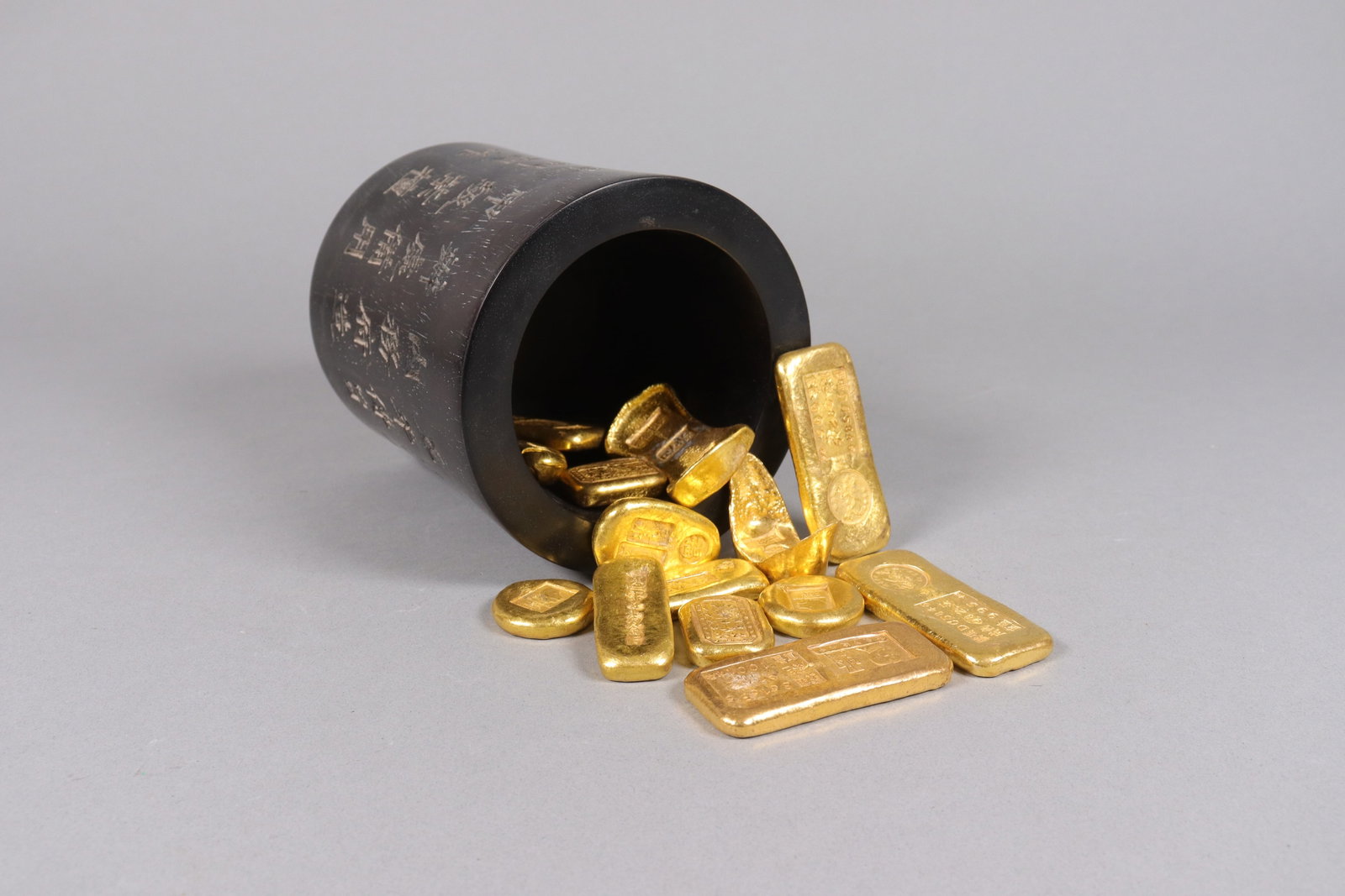 Lots Chinese ingots ungraded: Lots Chinese ingots ungraded, we do not guarantee its grading, age, material, engraving and carvings. Condition selling it as is. All sales are final, no return.
