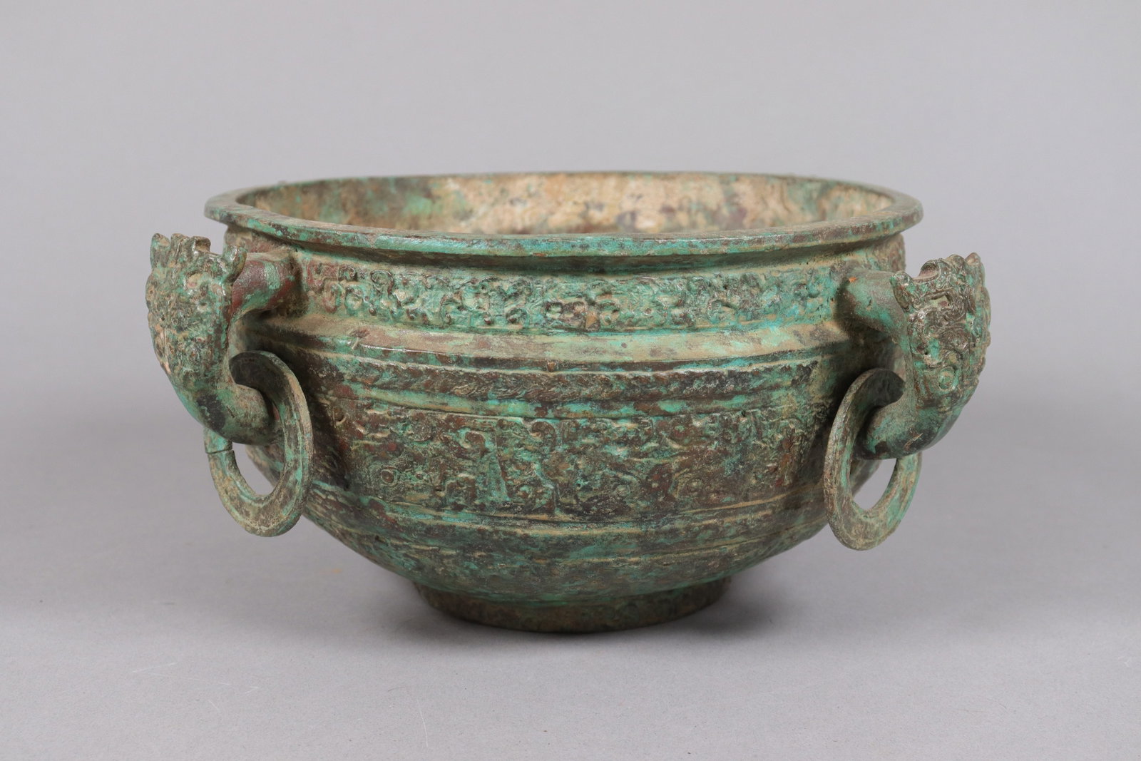 Chinese fine bronze vessel: Chinese fine bronze vessel. H: 4.75" x W: 8.25."