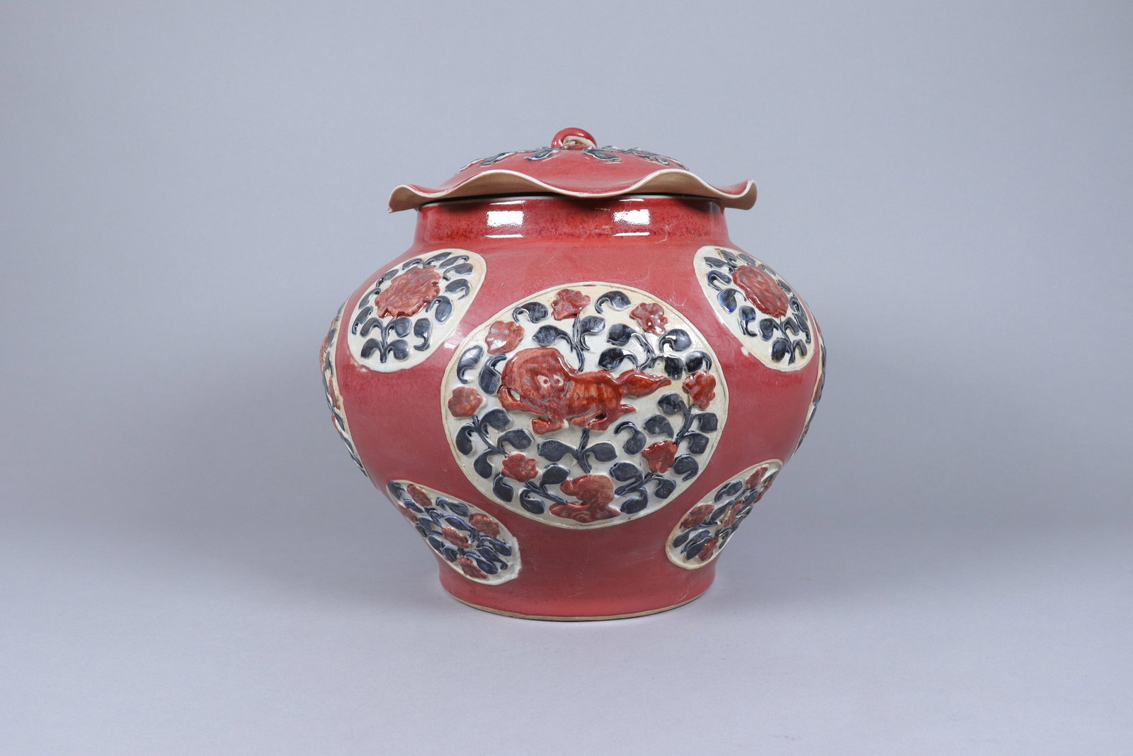 Chinese fine red jar: Chinese fine red jar. H: 11.25" x W: 13.75."