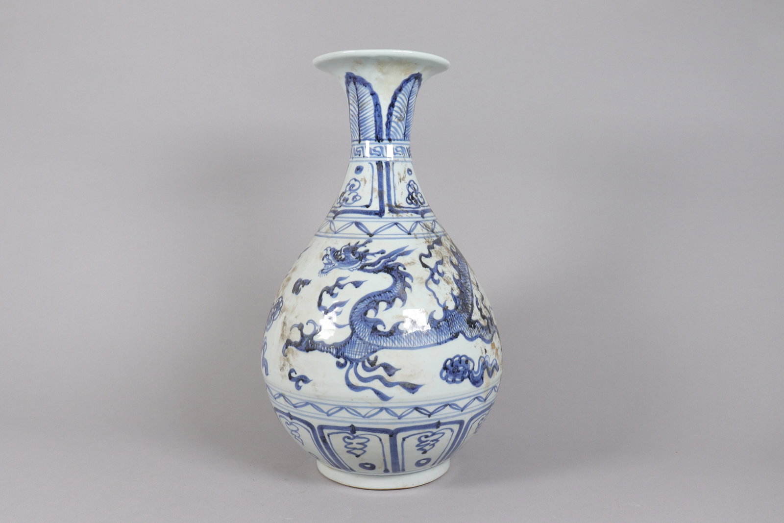Chinese tall dragon vase (1 of 6)