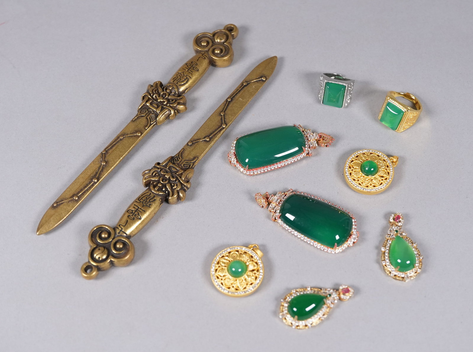 Lots Chinese items (1 of 7)