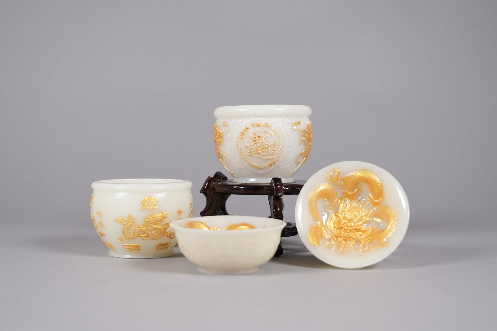 Lots Chinese fine carved cups: Lots Chinese fine carved cups.