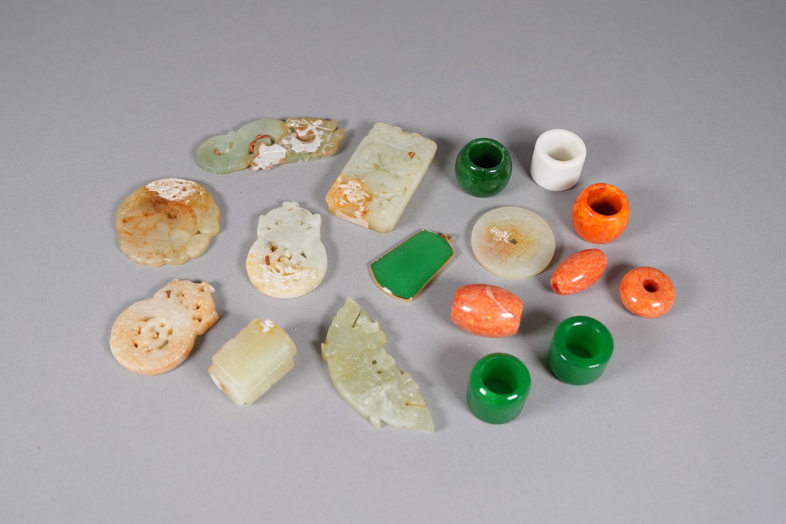Lots Chinese carvings with jade: Lots Chinese carvings with jade.
