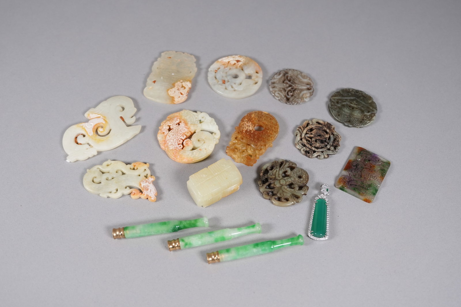 Lots Chinese carvings with jade: Lots Chinese carvings with jade.