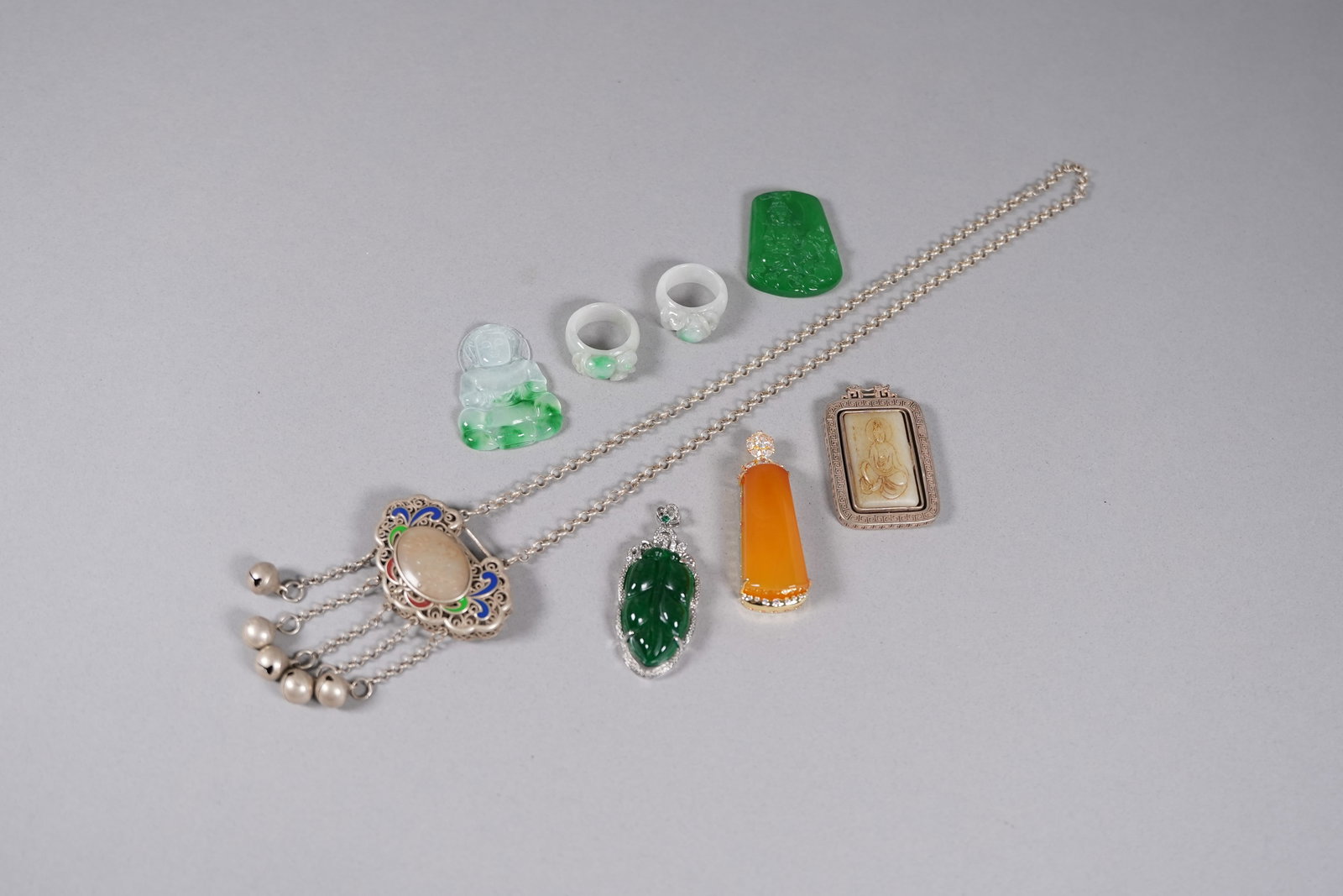 Lots Chinese fine jewelry and pendants: Lots Chinese fine jewelry and pendants.