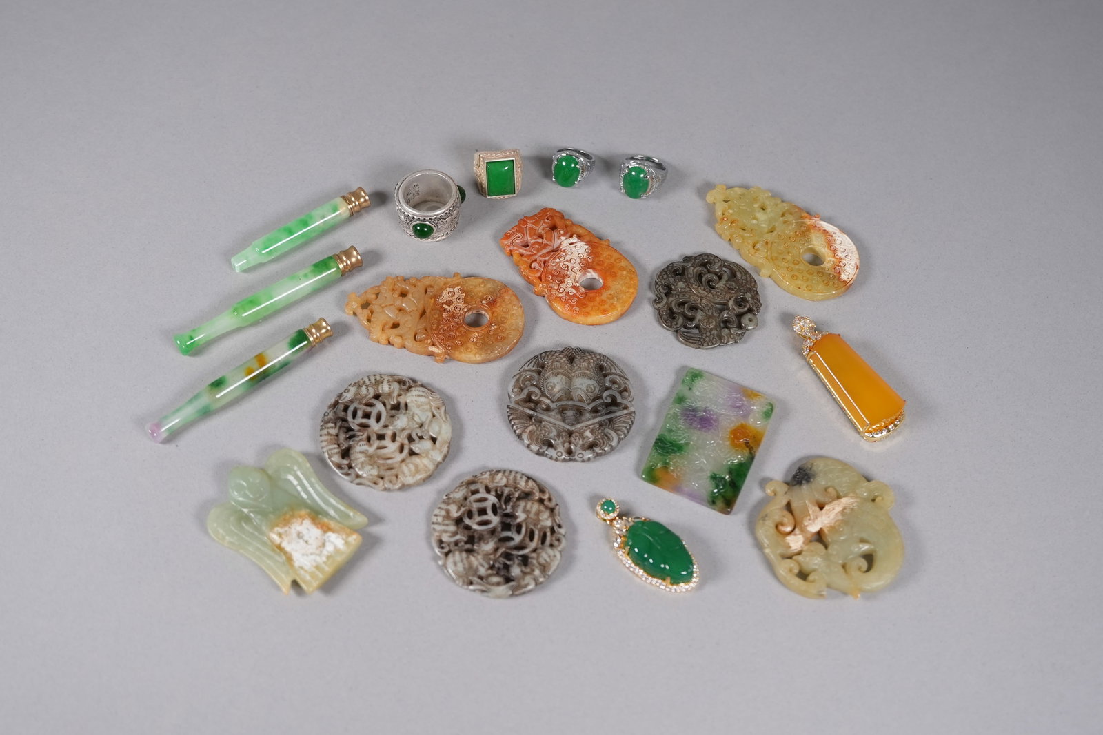 Lots Chinese fine carvings: Lots Chinese fine carvings, some are jade.