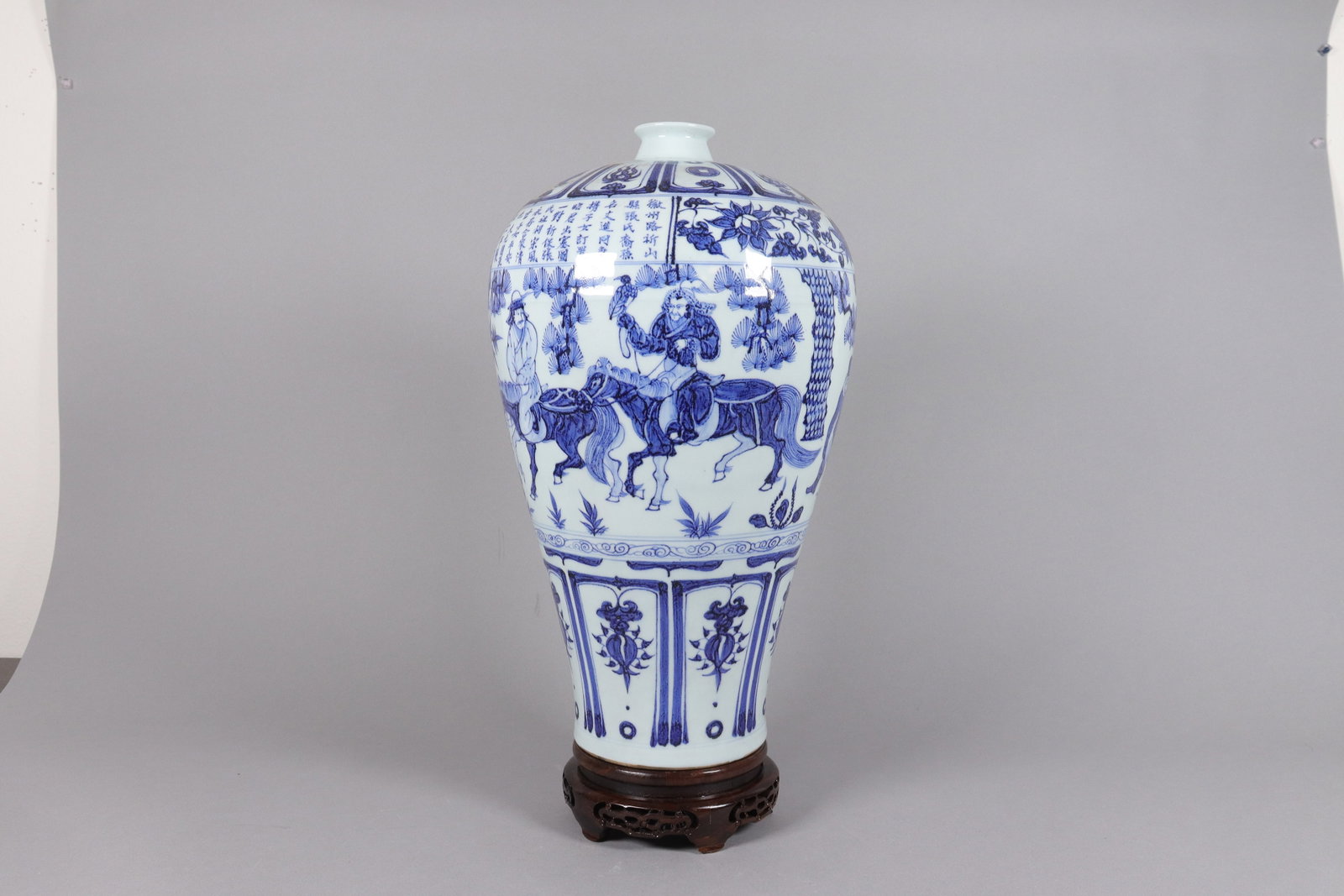 Chinese fine tall b/w heavy vase: Chinese fine tall blue and white heavy vase. H: 17" x W: 10."