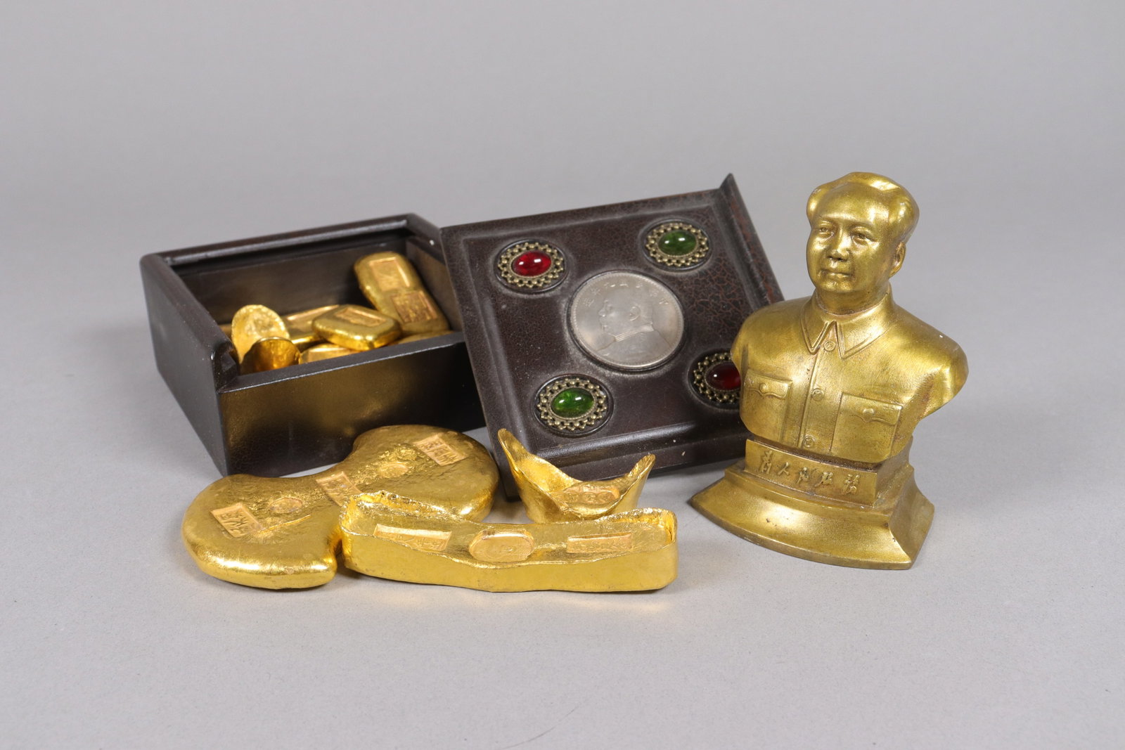 Lots Chinese ingots ungraded: Lots Chinese ingots ungraded, we do not guarantee its grading, age, material, engraving and carvings. Condition selling it as is. All sales are final, no return.