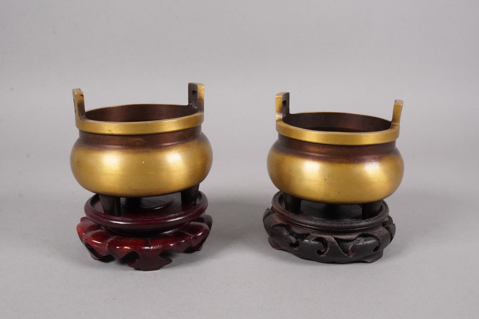 2 Chinese bronze censers: 2 Chinese bronze censers, heavy in weight. H: 3.2" x W: 3.6."