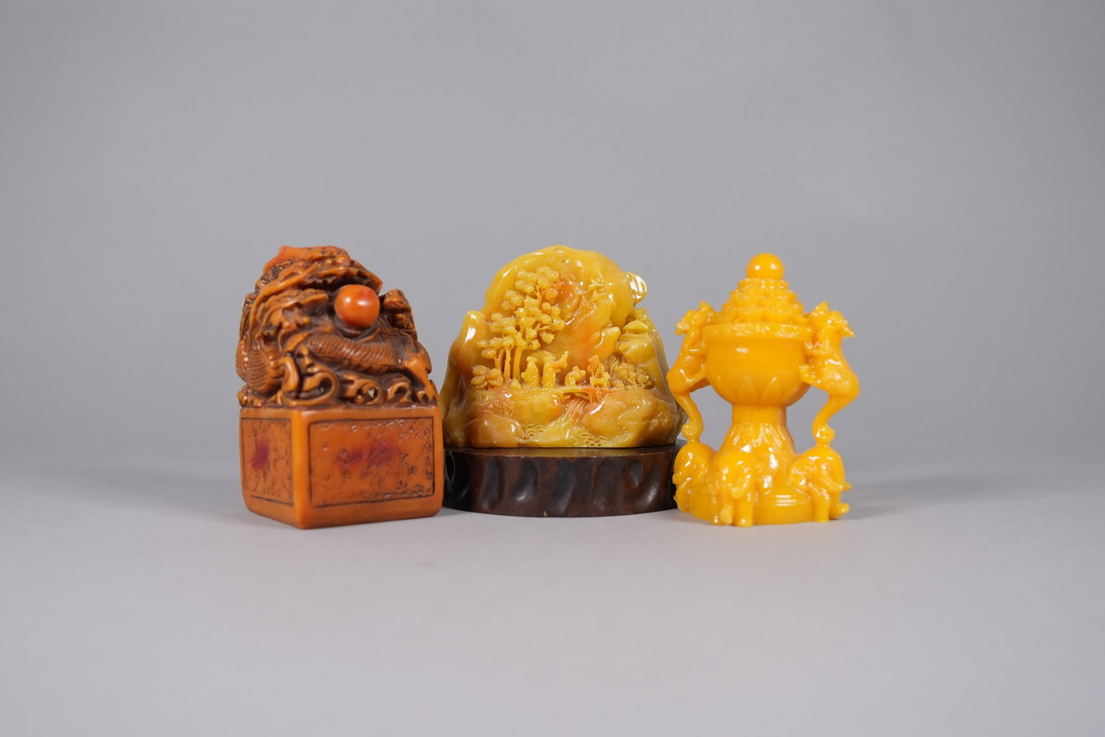 Lots Chinese fine carvings: Lots Chinese fine carvings, largest H: 5" x W: 3."