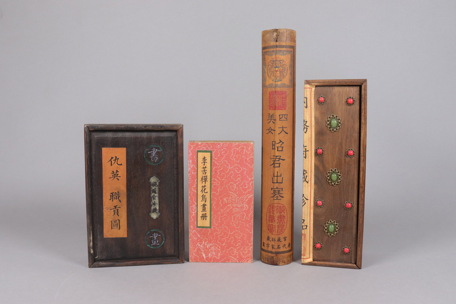 Lots Chinese art items: Lots Chinese art items, from scrolls and art albums.