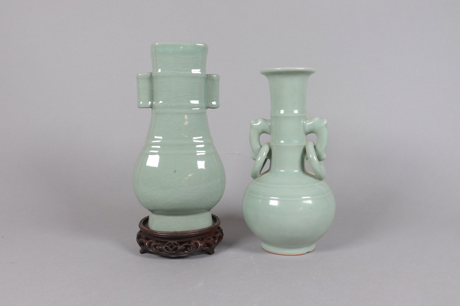 2 Chinese fine green vase: 2 Chinese fine green vase. Largest H: 9.5" x W: 4.5."