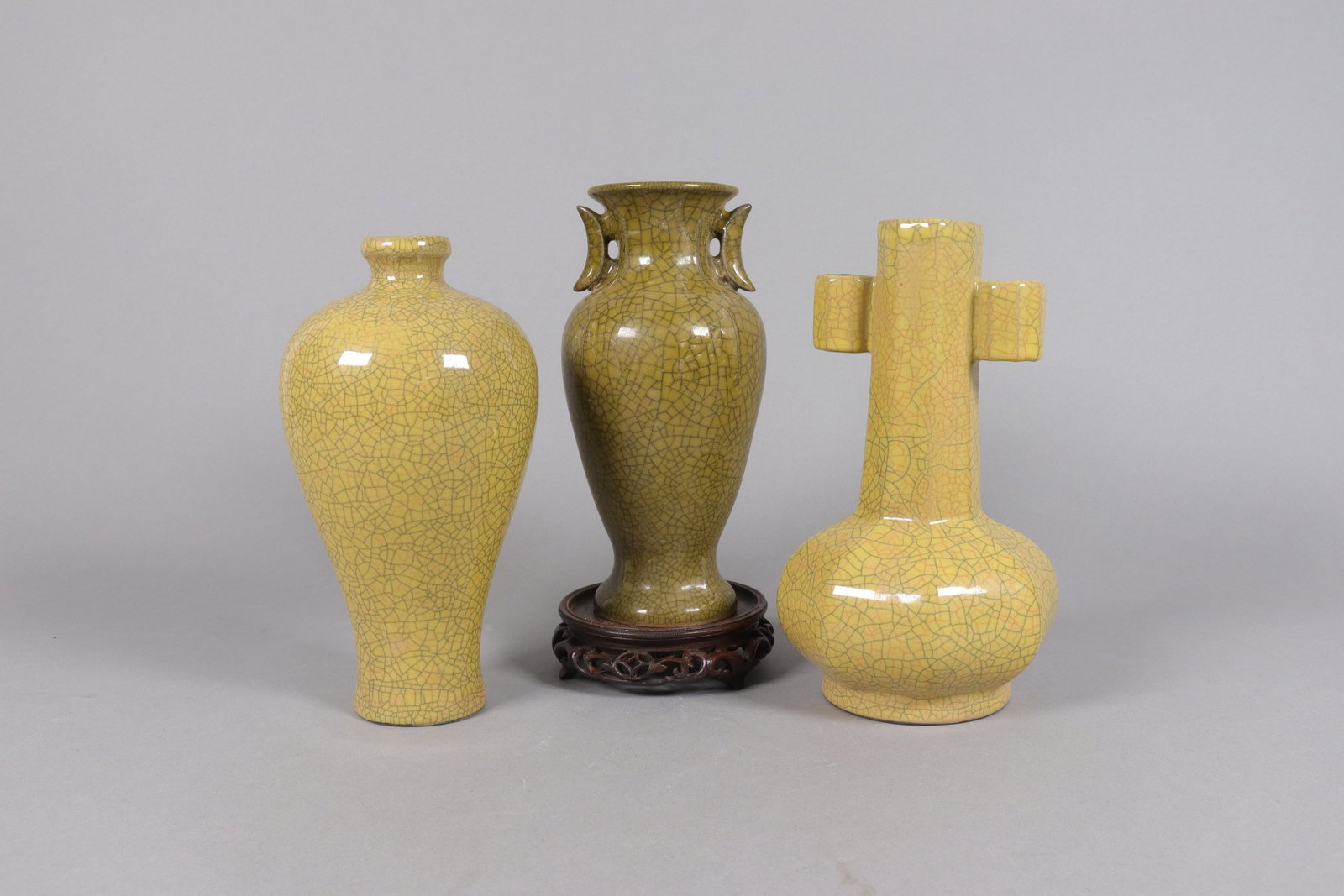 3 Chinese fine vase: 3 Chinese fine vase, largest H: 9" x W: 4."