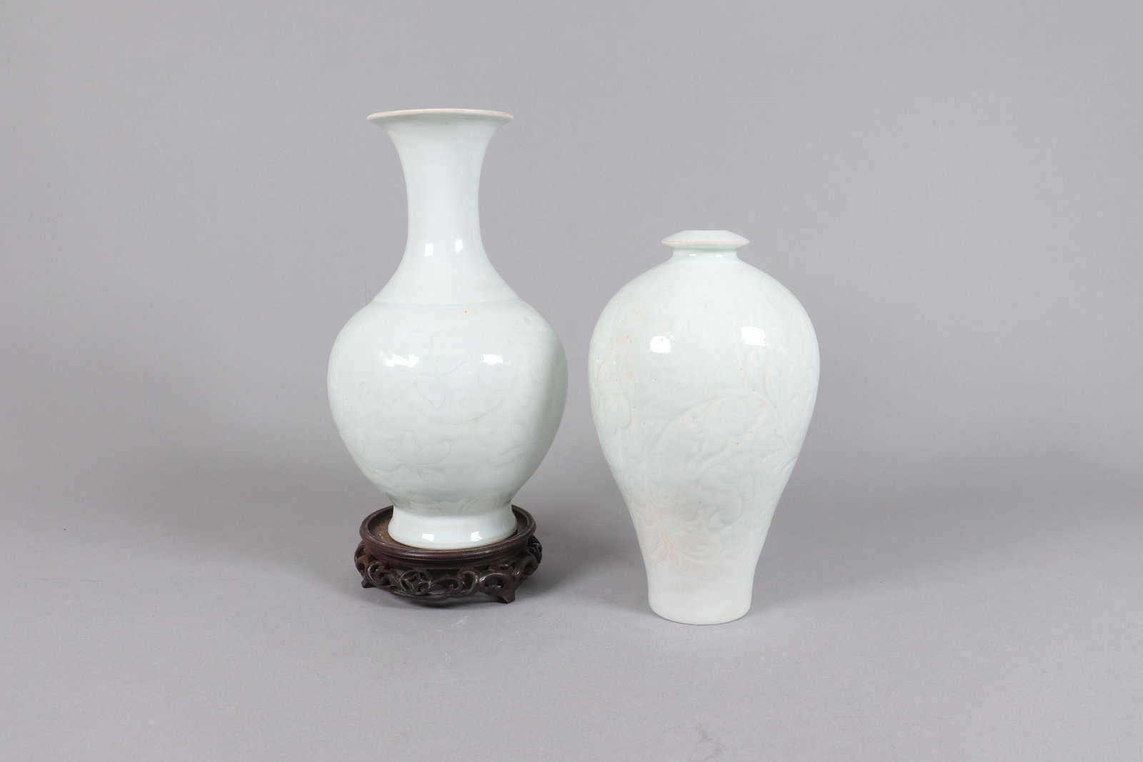 2 Chinese white glaze vase: 2 Chinese white glaze vase. Largest H: 10" x W: 5.5."