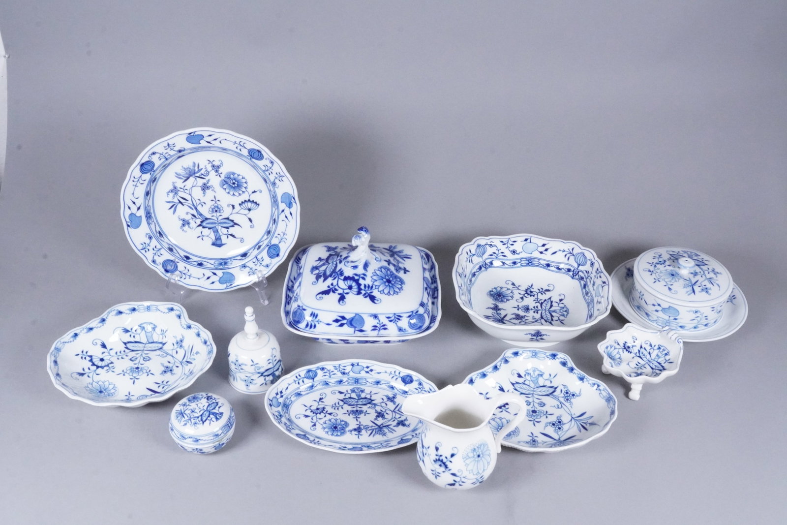 Lots vintage Meissen porcelains (1 of 6)
