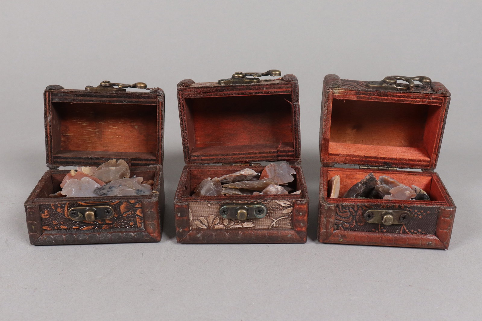 Lots arrowhead in box (1 of 6)
