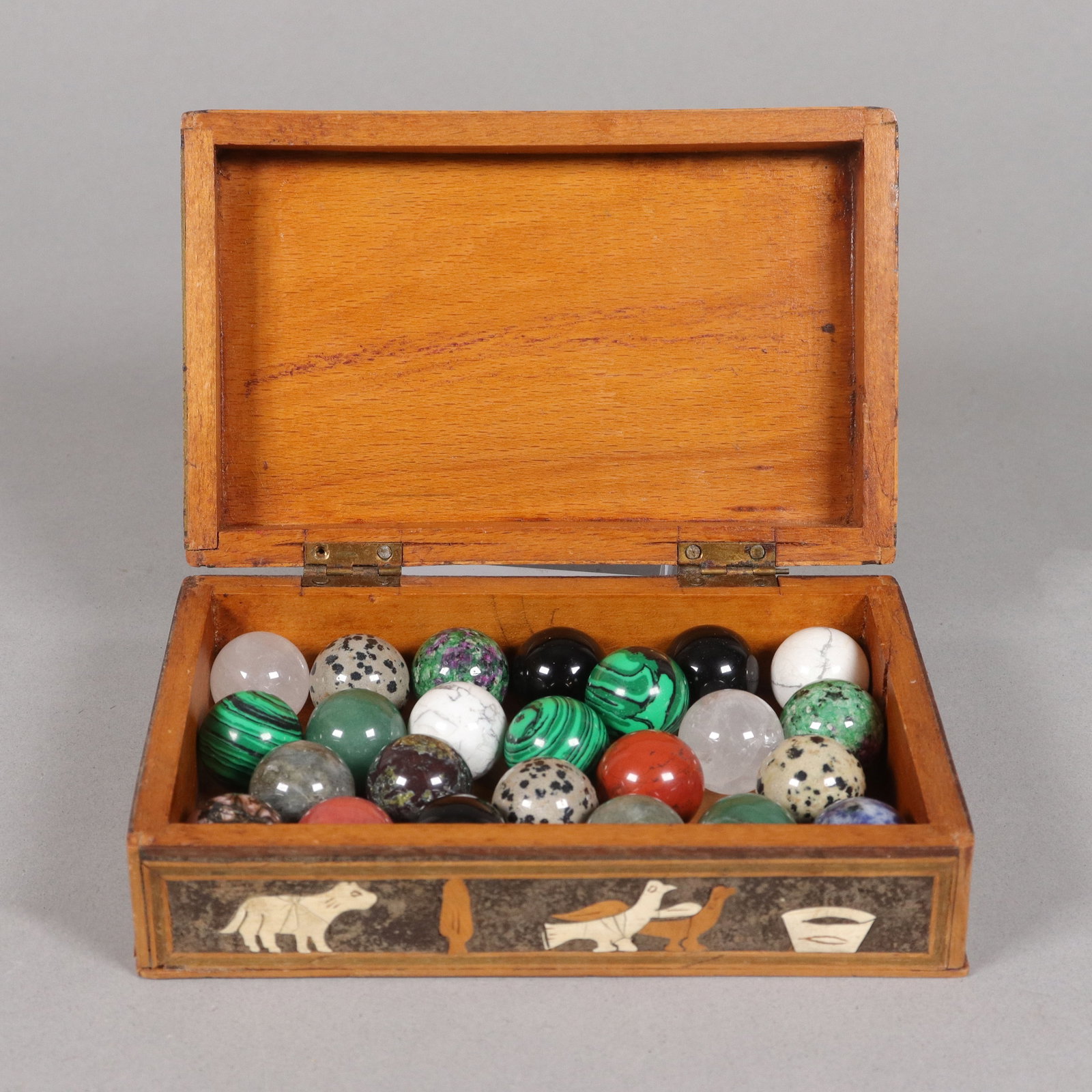 Lots vintage marbles in box: Lots vintage marbles in box.